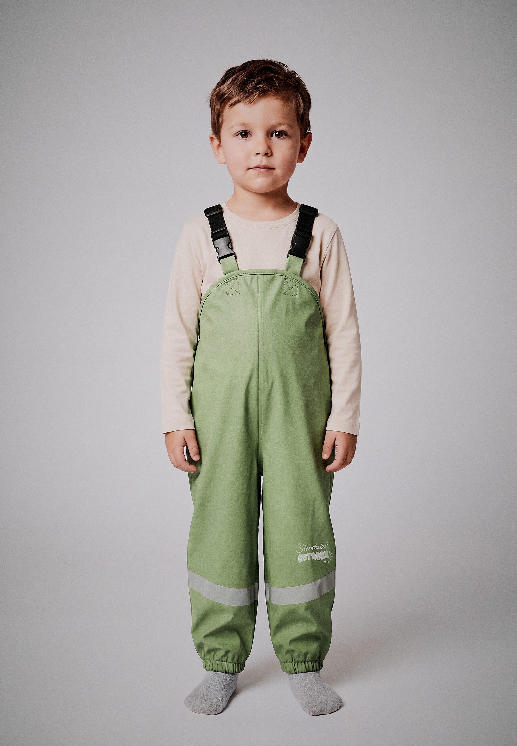 Sterntaler® Regenhose Matschhose gefüttert uni (1-tlg., Matschlatzhose mit Druckknöpfen, Regenträgerhose mit süßen Motiven) Regenhose Wasserdicht, Matschhose mit verstellbaren Trägern