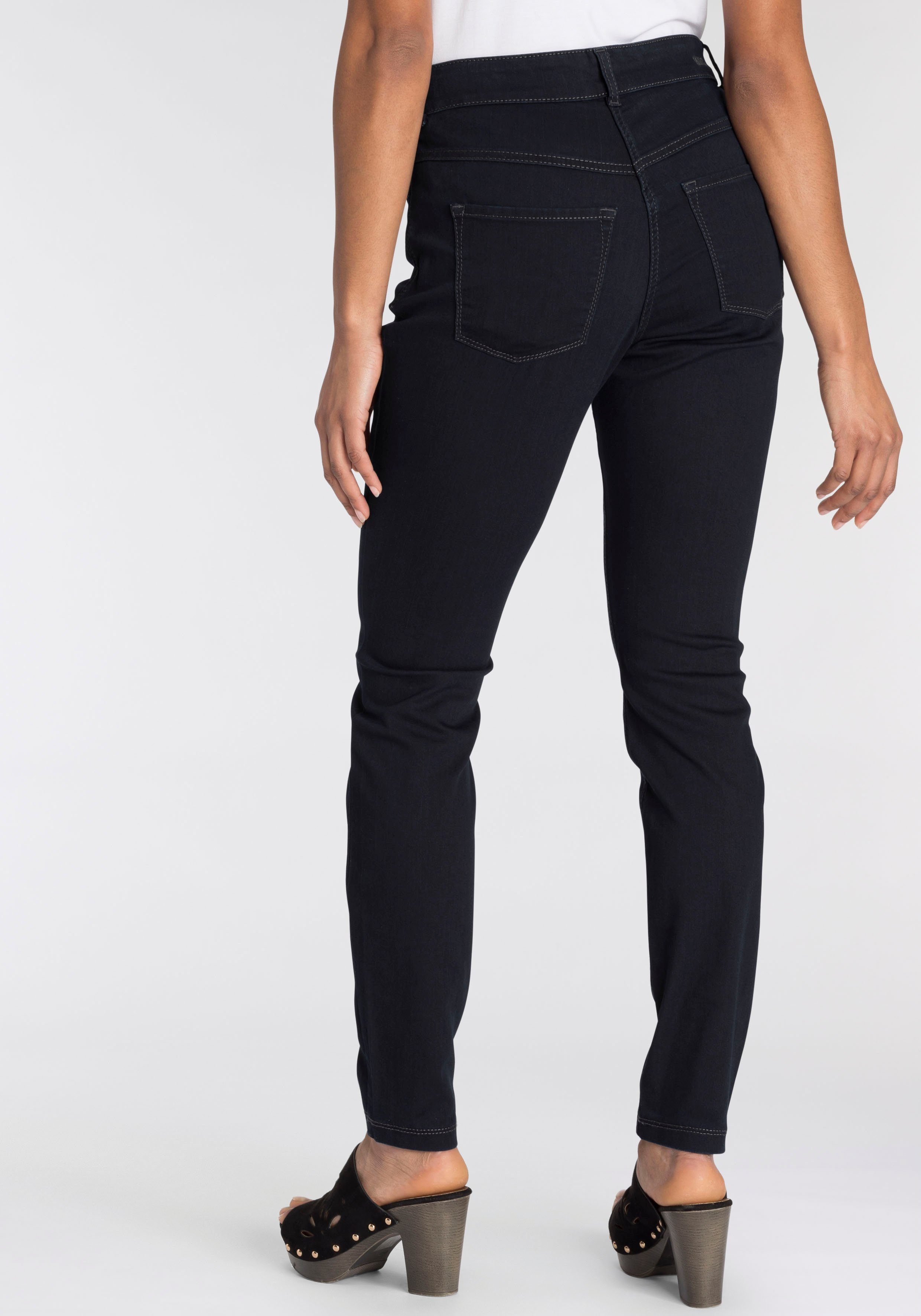 den Power-Stretch bequem dark rinsed Qualität Hiperstretch-Skinny sitzt Tag blue Skinny-fit-Jeans ganzen MAC