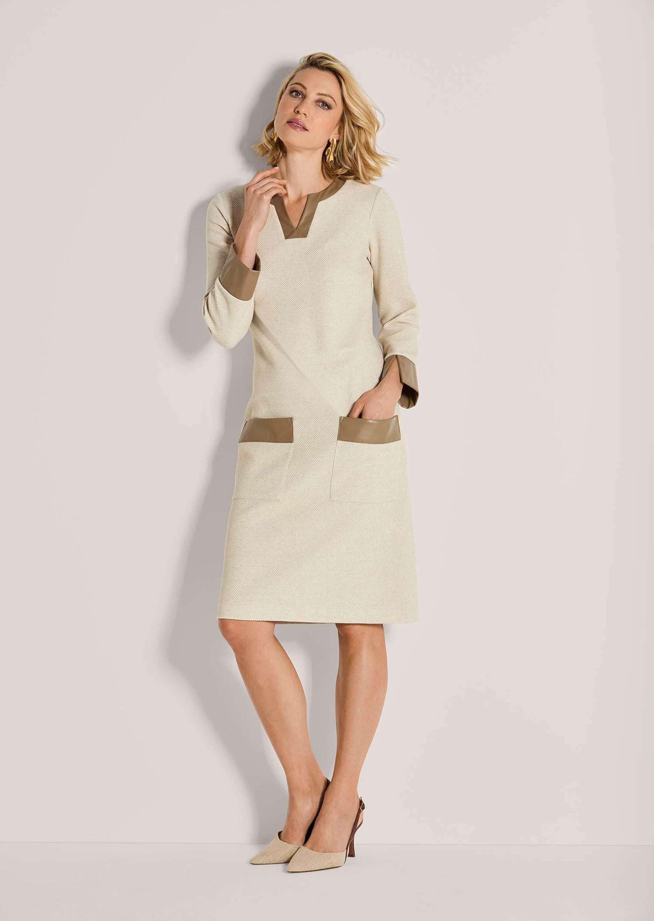 MADELEINE Midikleid Elegantes Kleid mit Lederakzenten Baumwollkleid mit V-A günstig online kaufen