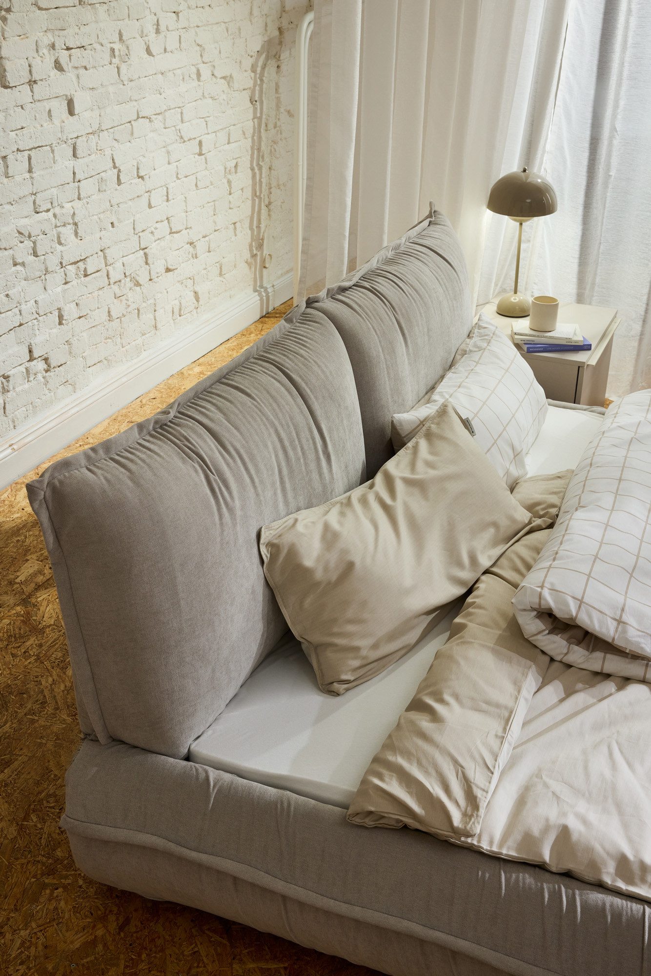 TOM TAILOR HOME Polsterbett PILLOW BED – lässiges Bett mit Kopfteil und Bettrahmen in Kissenform, besonders niedrige Optik – Bettrahmen mit abnehmbarem Bezug – Bild 5 von 5