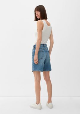 s.Oliver Jeansshorts Jeans-Shorts / Relaxed Fit / Mid Rise / Straight Leg Waschung, Label-Patch