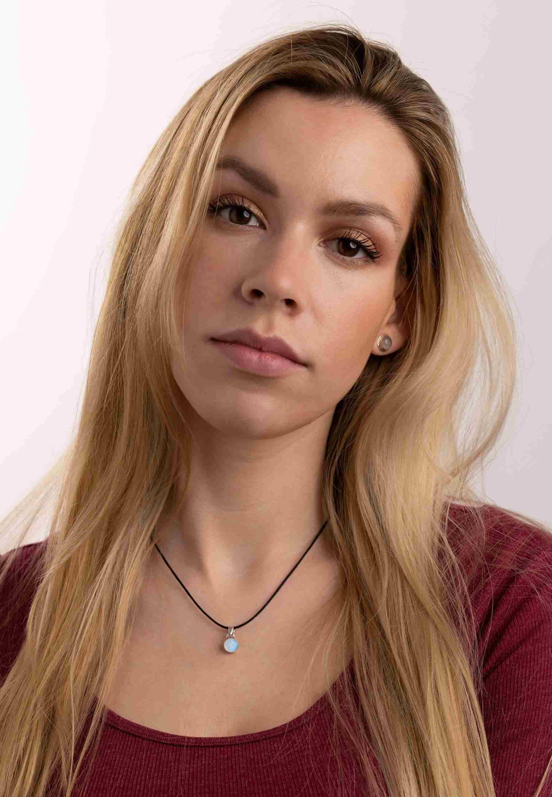 mantraroma Kettenanhänger SAMA rund aus 925 Silber mit Regenbogen Mondstein günstig online kaufen