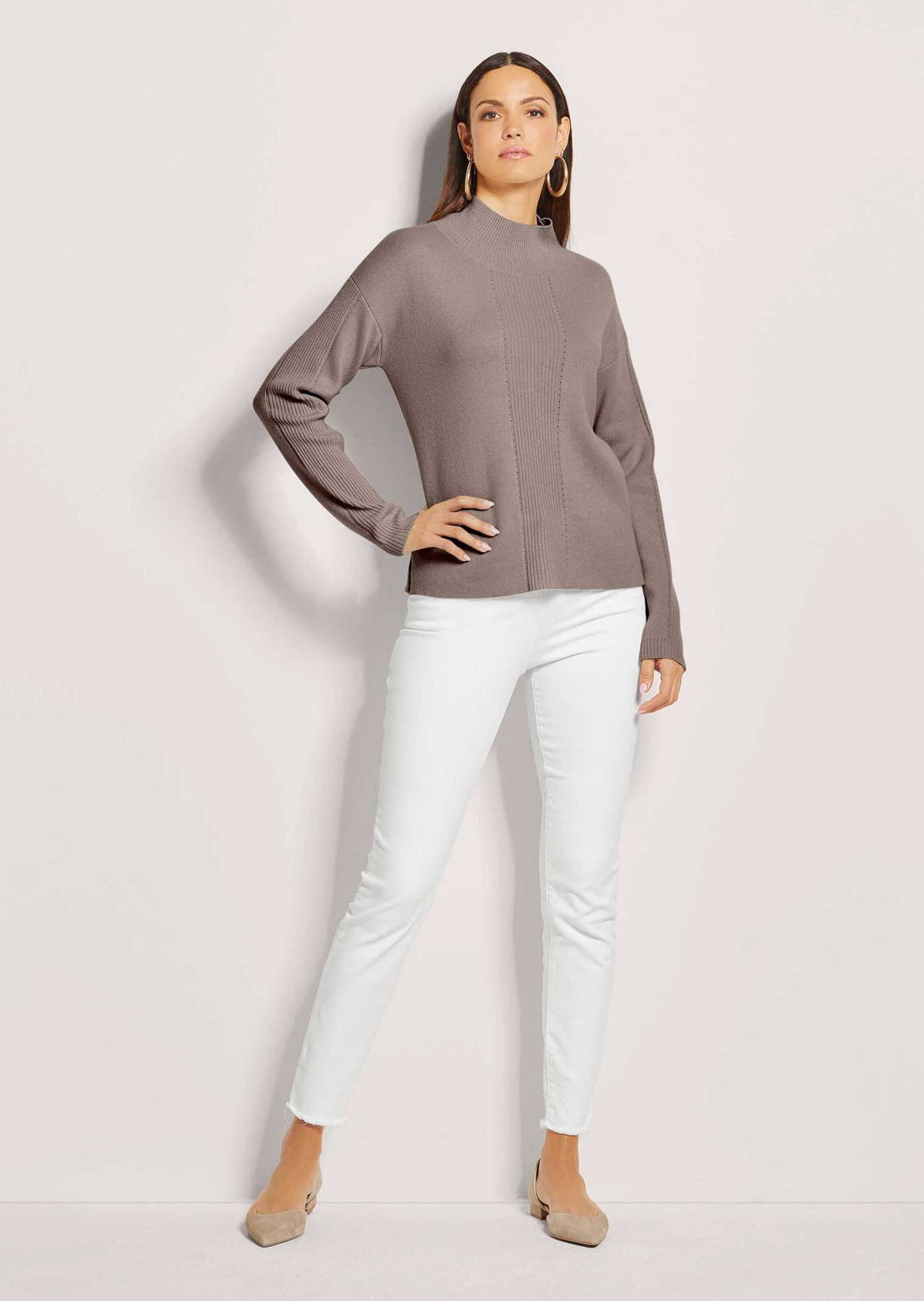 MADELEINE Strickpullover Kaschmir-Pullover mit Pointelle-Muster Pullover mit Stehkragen, überschnittene Schultern, Seitenschlitze