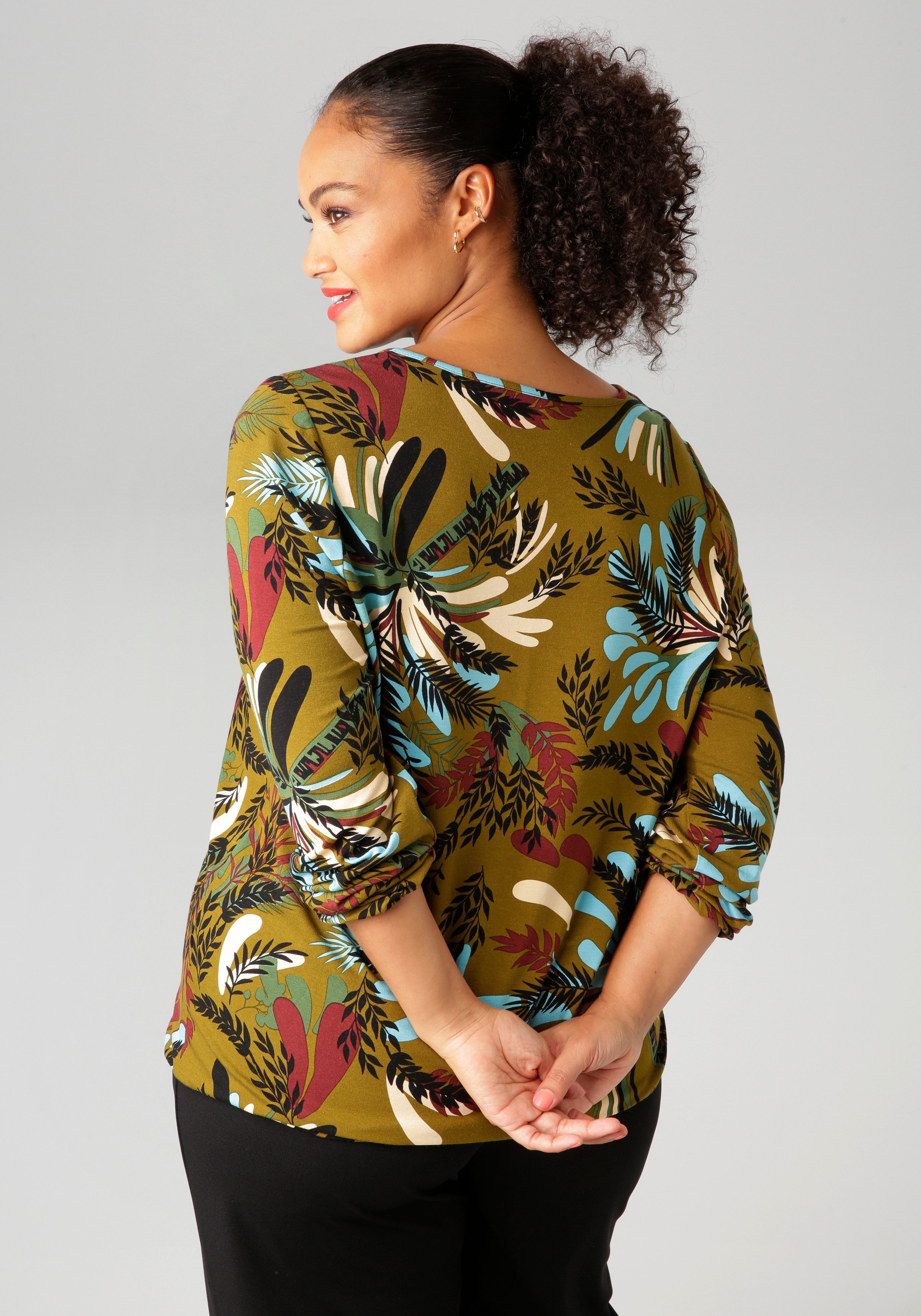 Aniston PLUS Langarmshirt mit farbharmonischem, großflächigen Blätterdruck günstig online kaufen