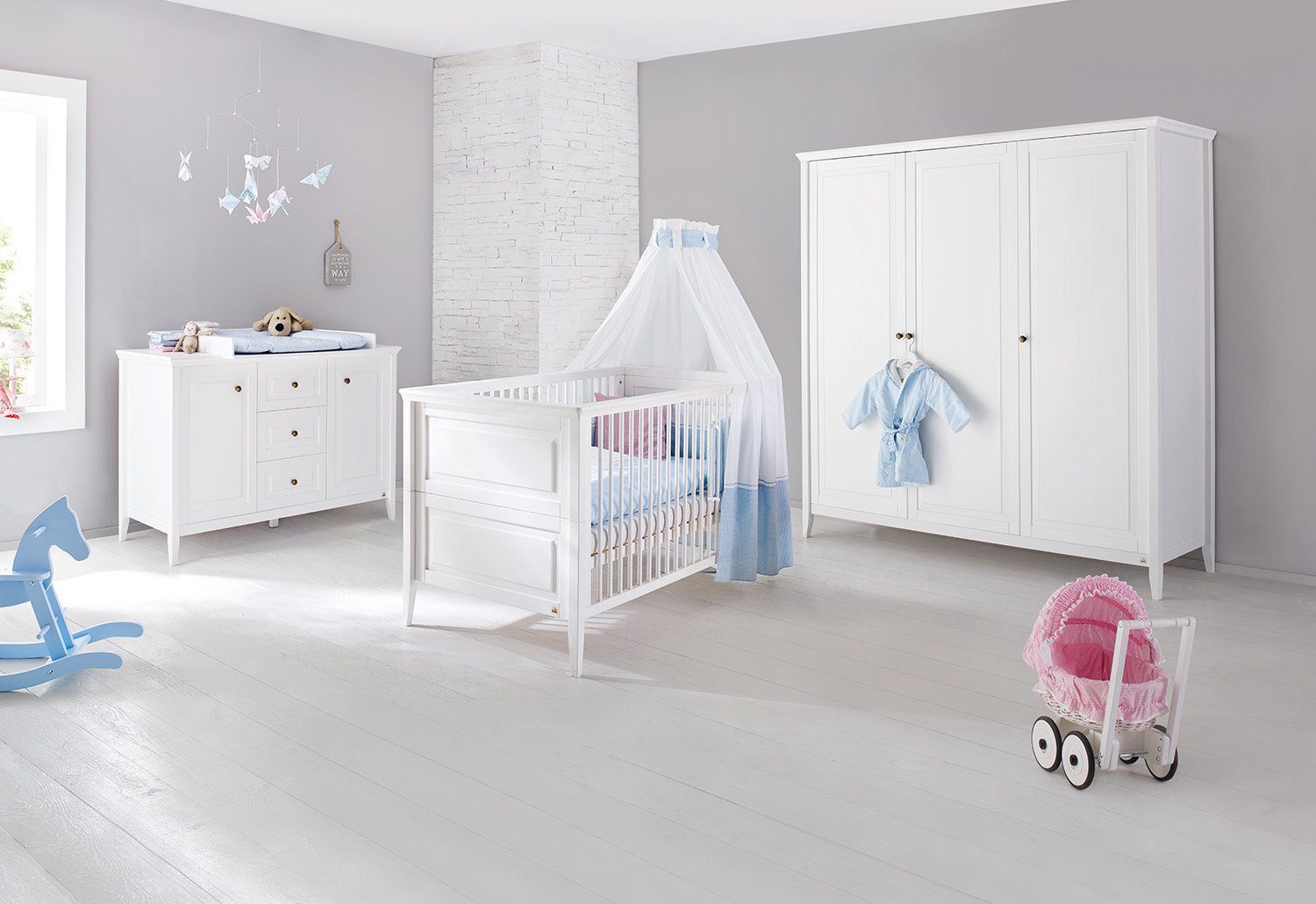 Pinolino® Babyzimmer-Komplettset »Smilla«, (Set, 3-St., Bett,  Kleiderschrank, Wickelkommode), extrabreit groß; mit
