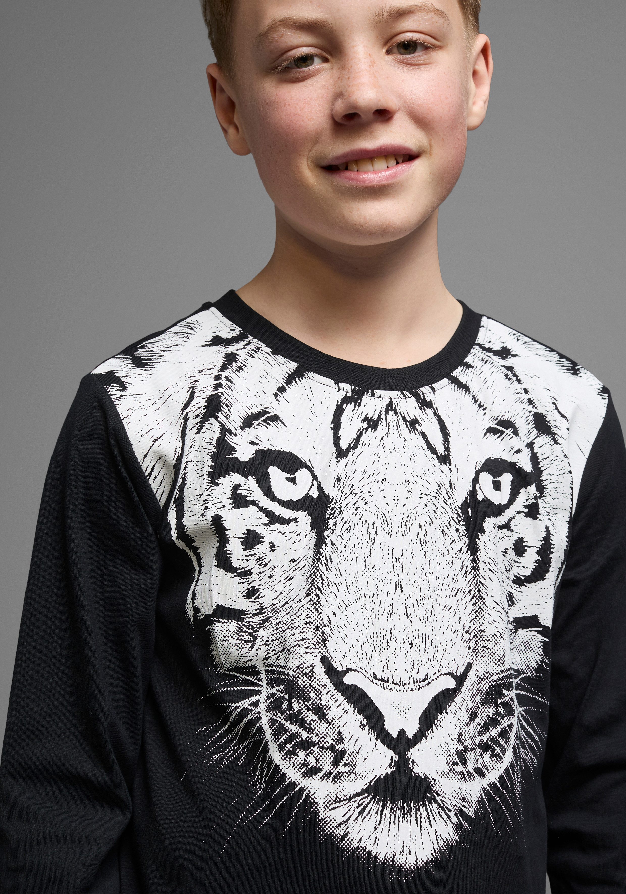 KIDSWORLD Langarmshirt WHITE TIGER Basic Passform, stylischer Druck, Rundhalsausschnitt