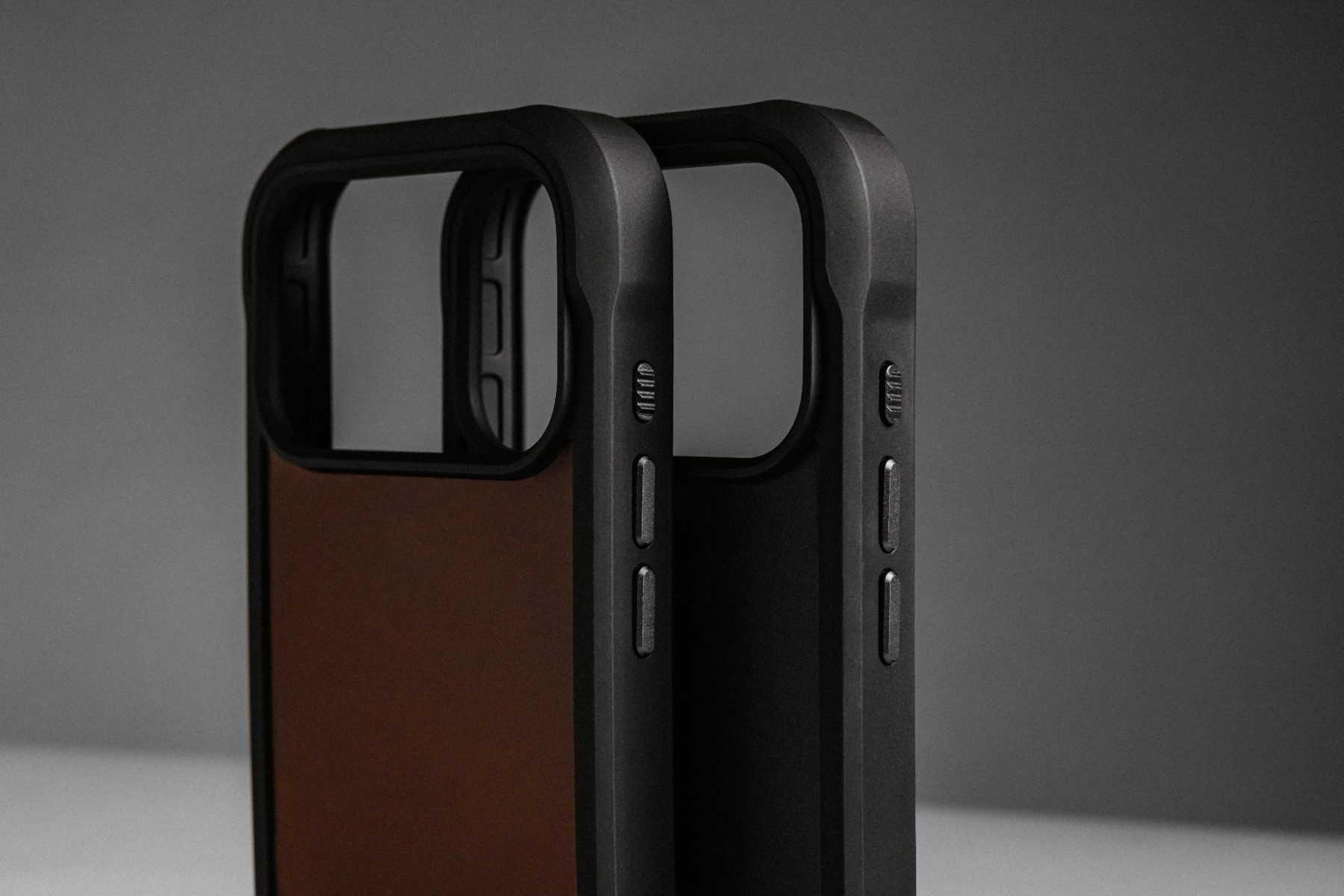 Nomad Smartphone-Hülle Rugged Leather Case, für iPhone 17 Pro Max, Schwarz Horween