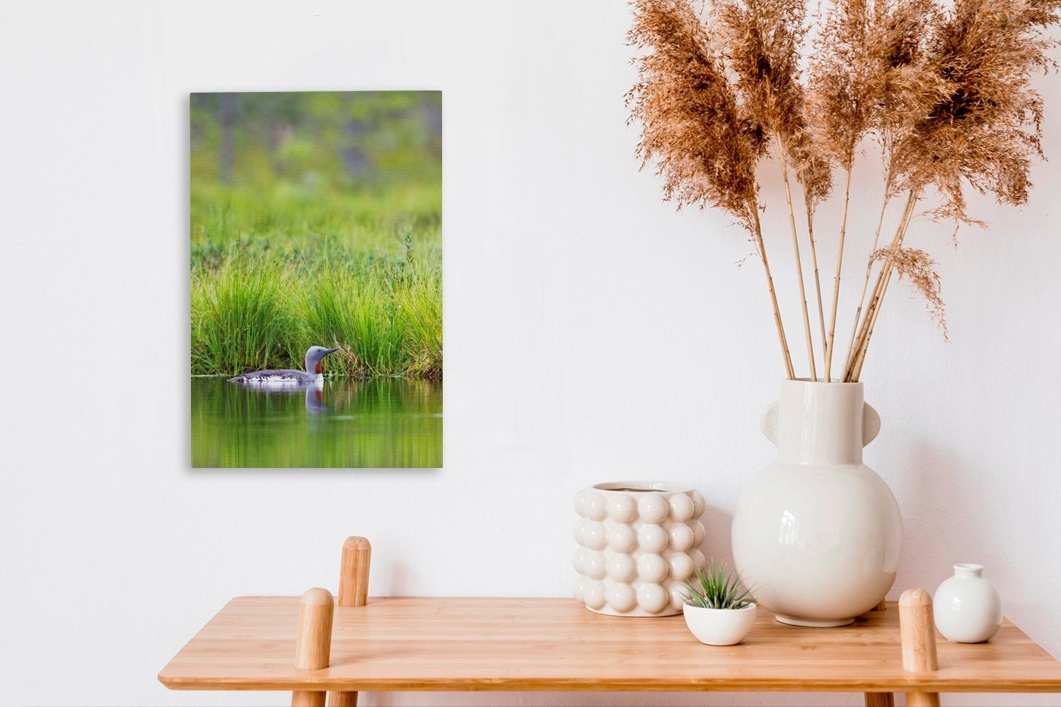 Rotkehltaucher cm fertig bespannt inkl. Leinwandbild (1 schwimmt grünen 20x30 Landschaft, vor OneMillionCanvasses® St), Zackenaufhänger, Leinwandbild Gemälde, einer