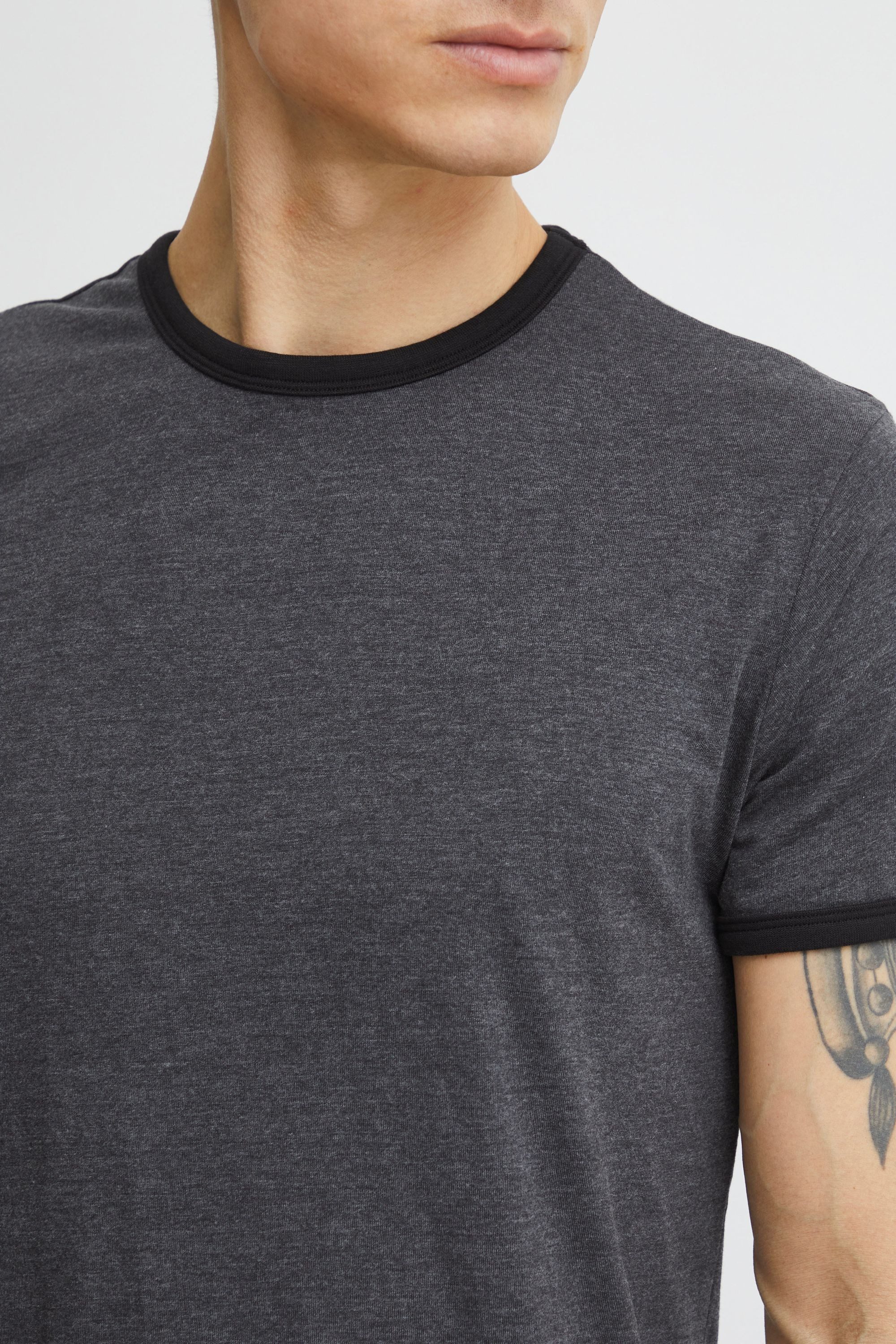 !Solid Rundhalsshirt SDManoldo T-Shirt mit farblich abgesetztem Kragen und günstig online kaufen