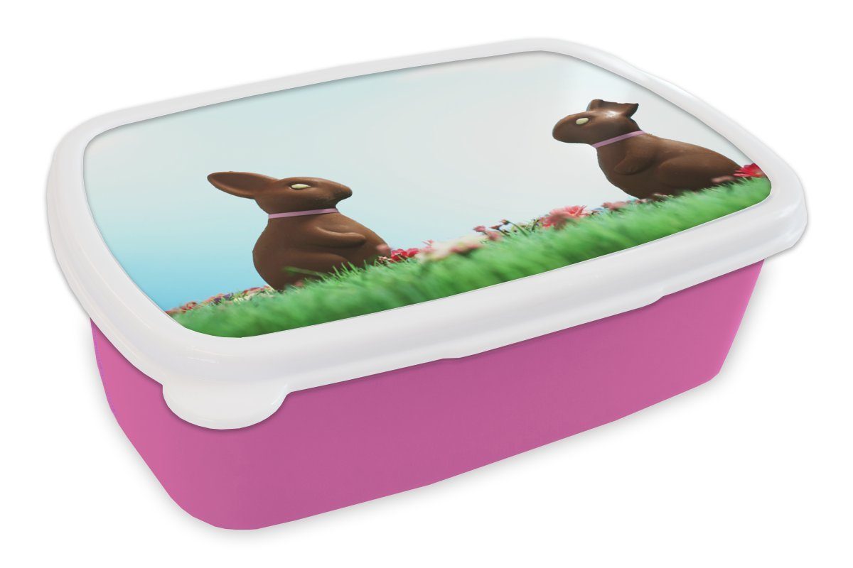 MuchoWow Lunchbox Zwei Schokoladenosterhasen auf einem hellblauen Hintergrund, Kunststoff, (2-tlg), Brotbox für Erwachsene, Brotdose Kinder, Snackbox, Mädchen, Kunststoff rosa