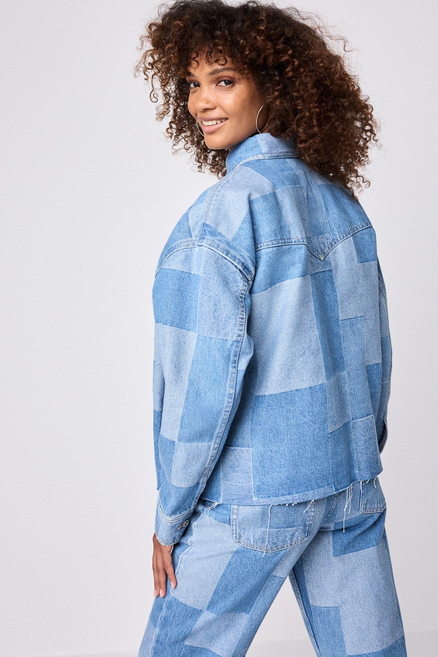Next Jeansjacke Cropped Jeanshemd mit Flicken günstig online kaufen