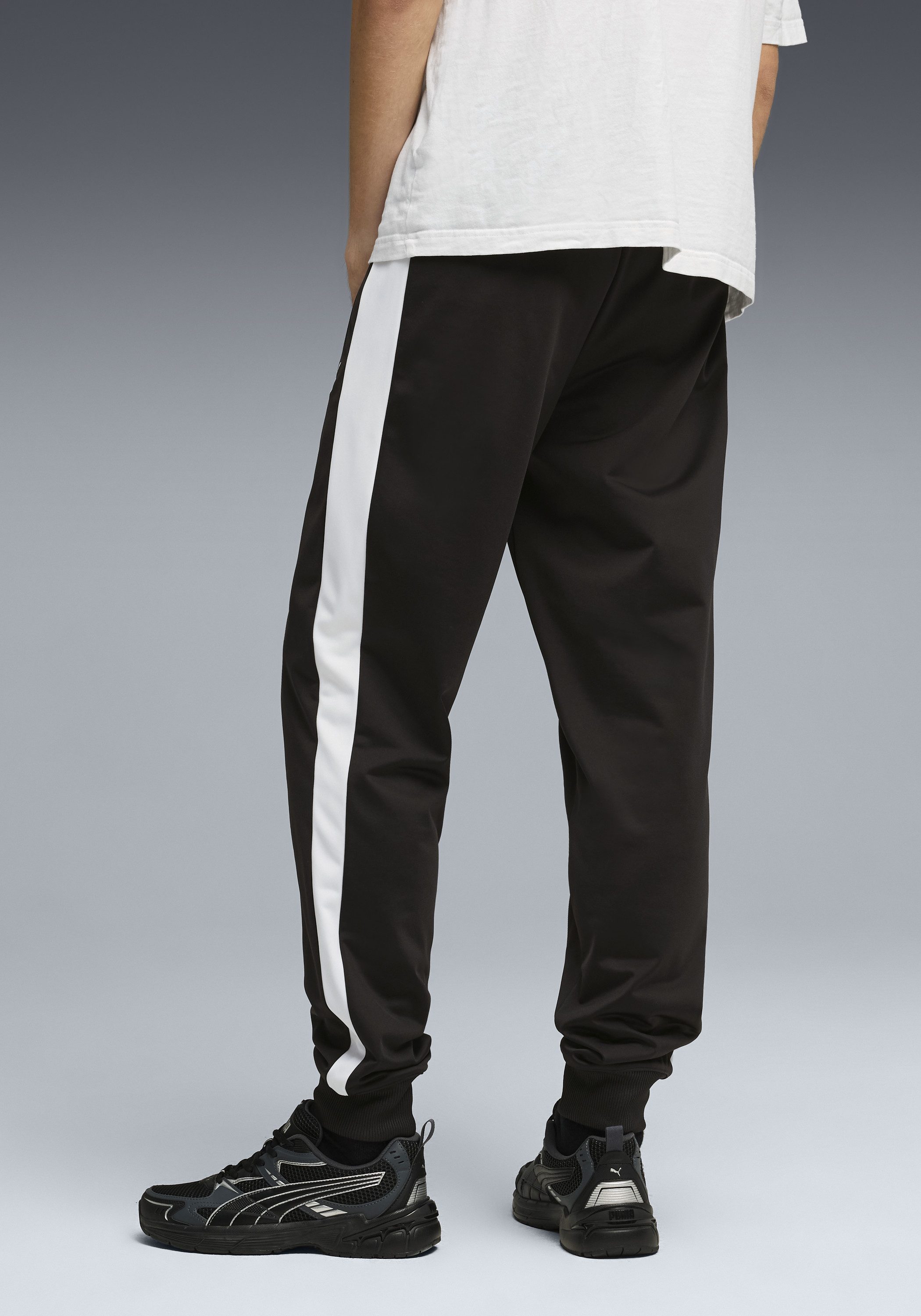 PUMA Trainingshose T7 FOUNDATION CL POLY KNITTED PANTS mit Eingrifftaschen, Regular Fit, sportlicher Stil – Bild 2 von 5