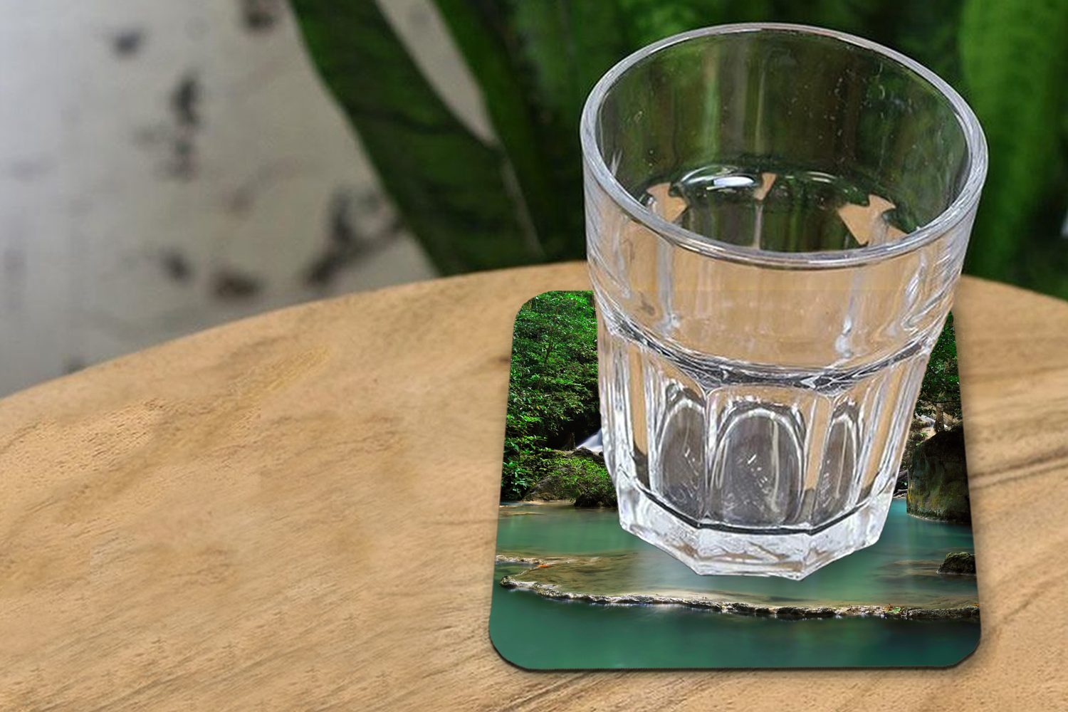 MuchoWow Glasuntersetzer Ein Wasserfall mit Bäumen Tischuntersetzer, für Gläser, Untersetzer, Tasse 6-tlg., Thailand, in im Zubehör Erawan-Nationalpark Glasuntersetzer, Korkuntersetzer
