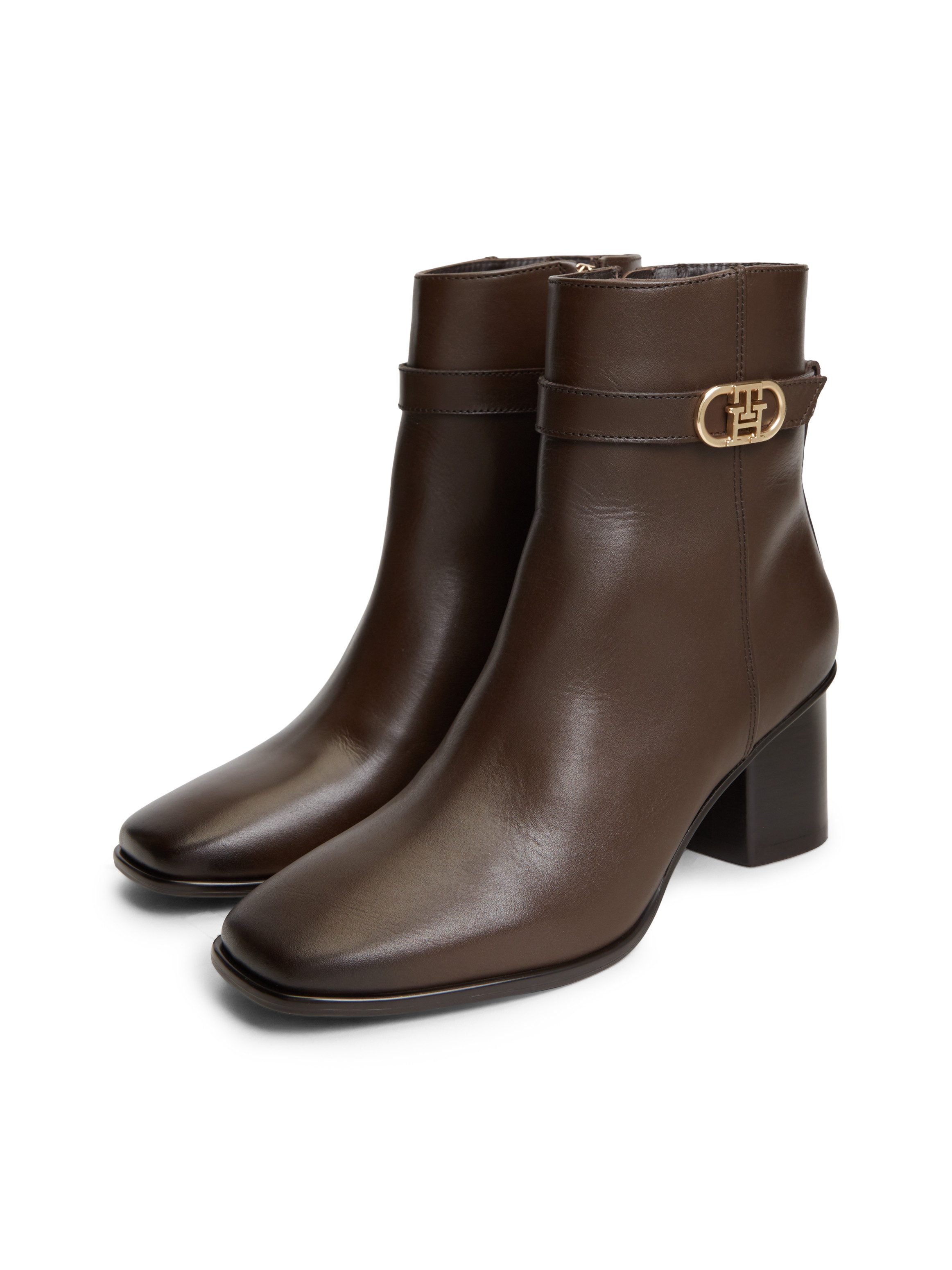 Tommy Hilfiger TH STRAP LEATHER BLOCK HEEL BOOT Stiefelette Herbstschuh, Businessschuh mit goldfarbenem Schmuckelement