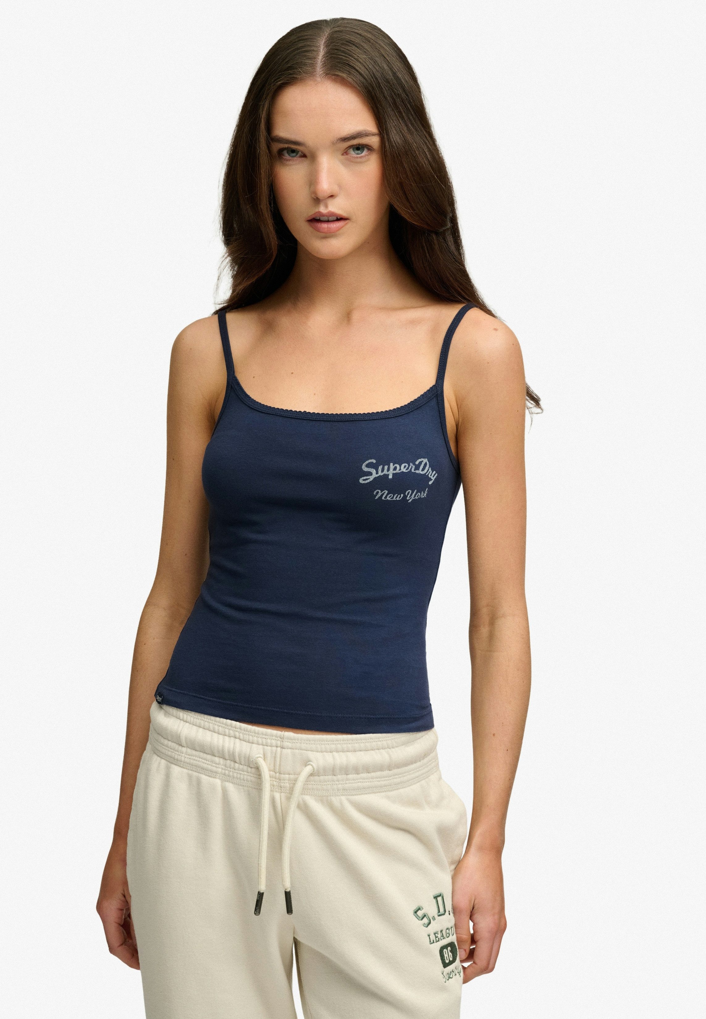 Superdry Tanktop ATH ESS GRAPHIC CAMI mit hübschem Spitzen-Detail am Auschnitt