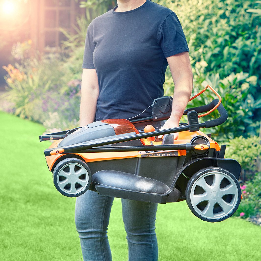 Lawnmaster Akkurasenmäher 6-Stufige Schnitthöhenverstellung (22-72mm), 41cm Schnittbreite, 2x 24V/4,0Ah Samsung-Akkus, 41cm 450m² Mulchen 42L
