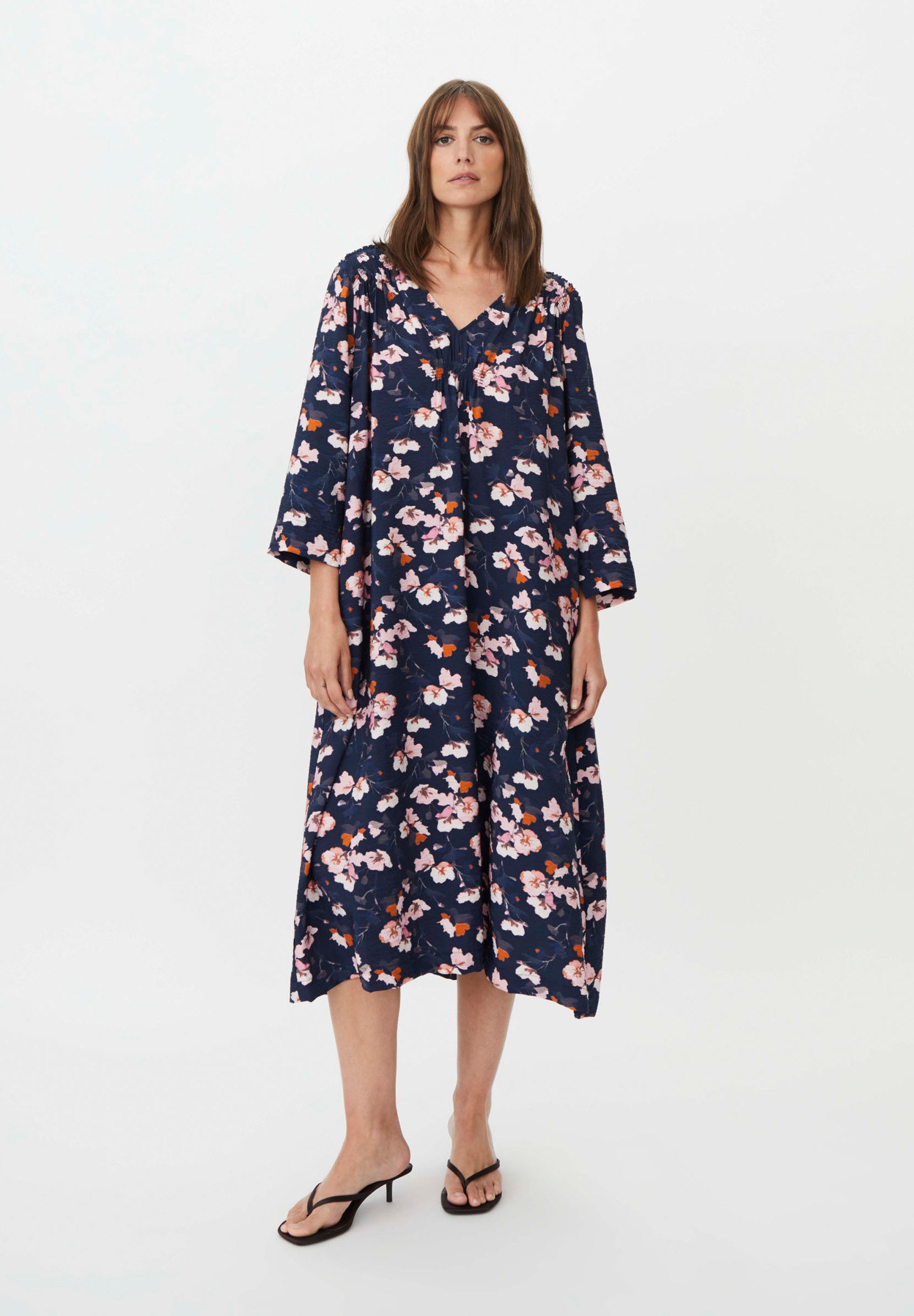 Masai Maxikleid MaNavine Smock-Details an Schultern und Rücken