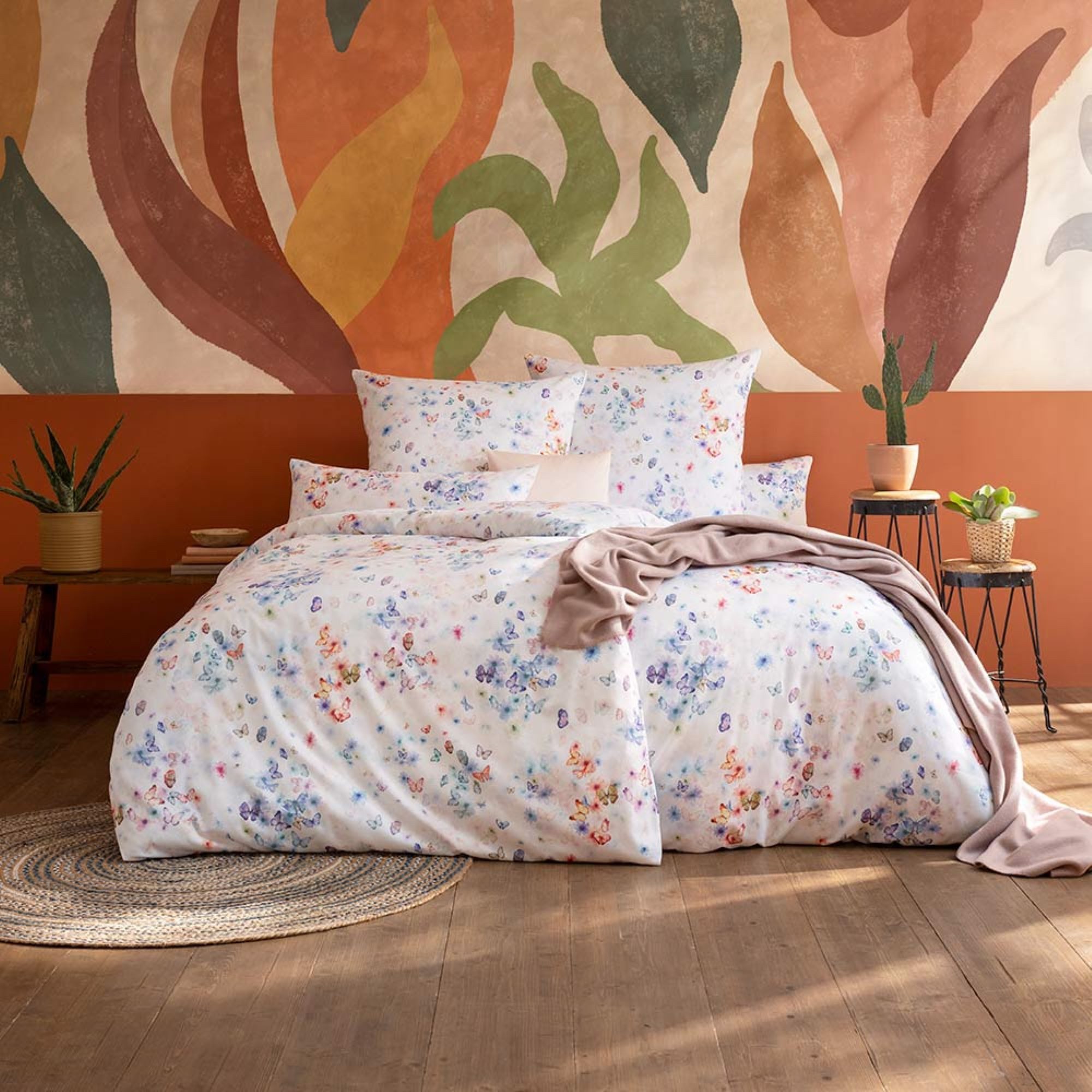 Estella Bettwäsche Estella Mako-Satin Bettwäsche 155x220 Gabriela Schmetterlinge Blüten, Mako-Satin, 2 teilig, für Sommer und Winter