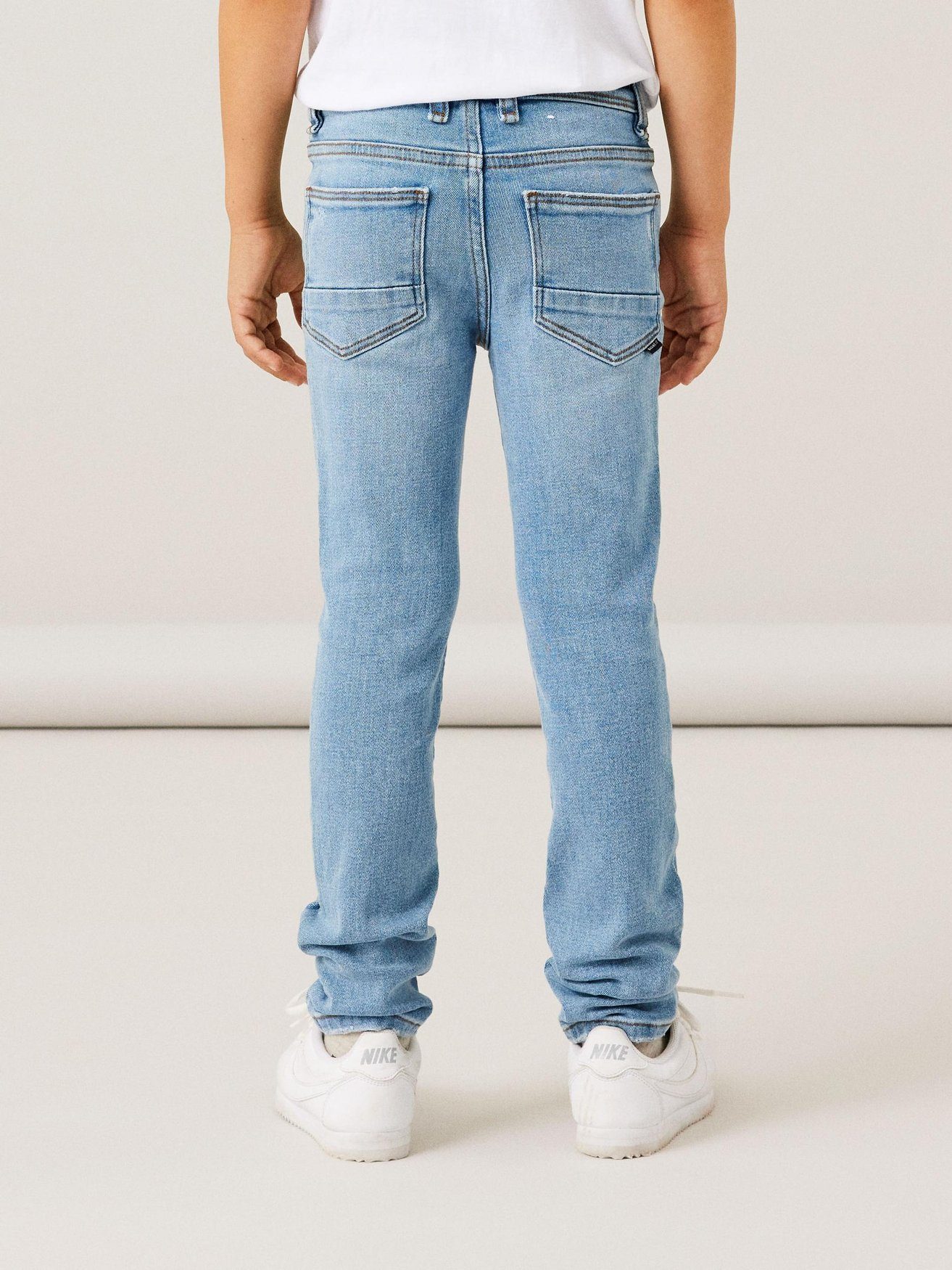 in Jeans It NKMSILAS 5537 mit Name Bund Leg Hellblau Straight Regular-fit-Jeans Denim verstellbarem