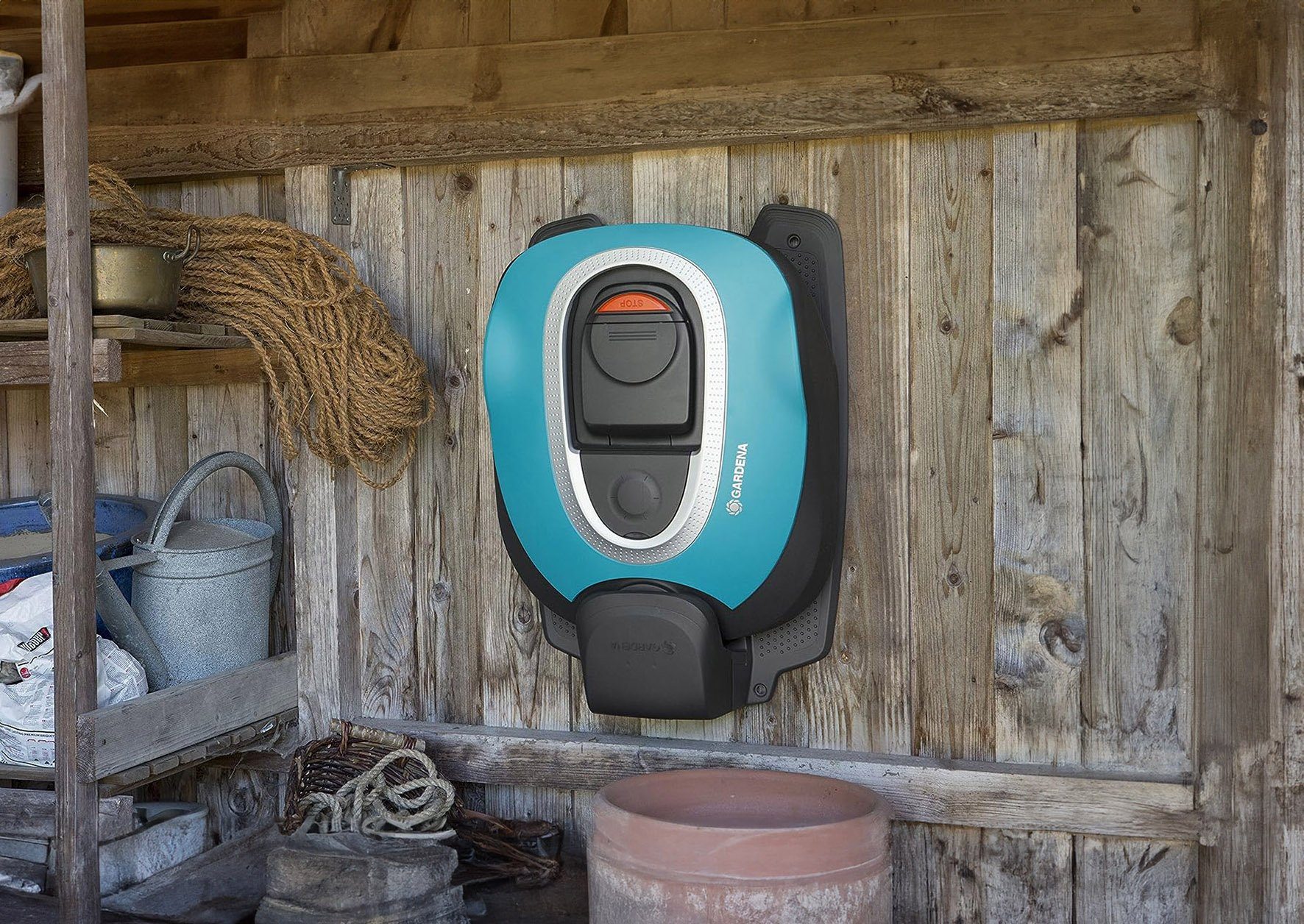 GARDENA Gartengerätehalter Gardena Wandhalterung für Mähroboter SILENO, (Packung, 1-tlg., Wand Halter, Metall Halterung für Rasenmäher Roboter)