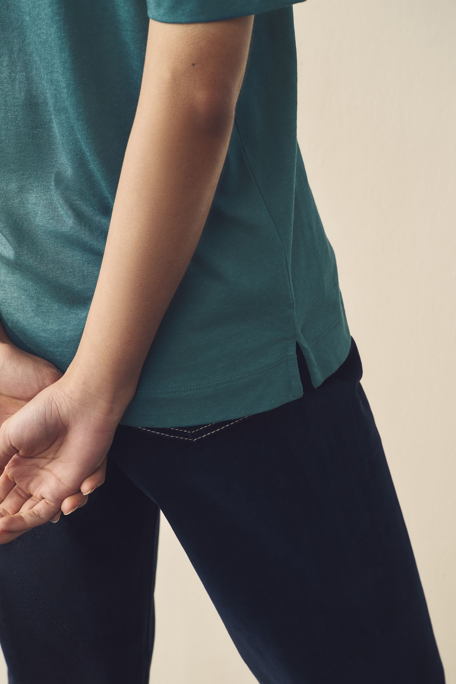 Next V-Shirt T-Shirt mit V-Ausschnitt aus Baumwolle und Modal (1-tlg)