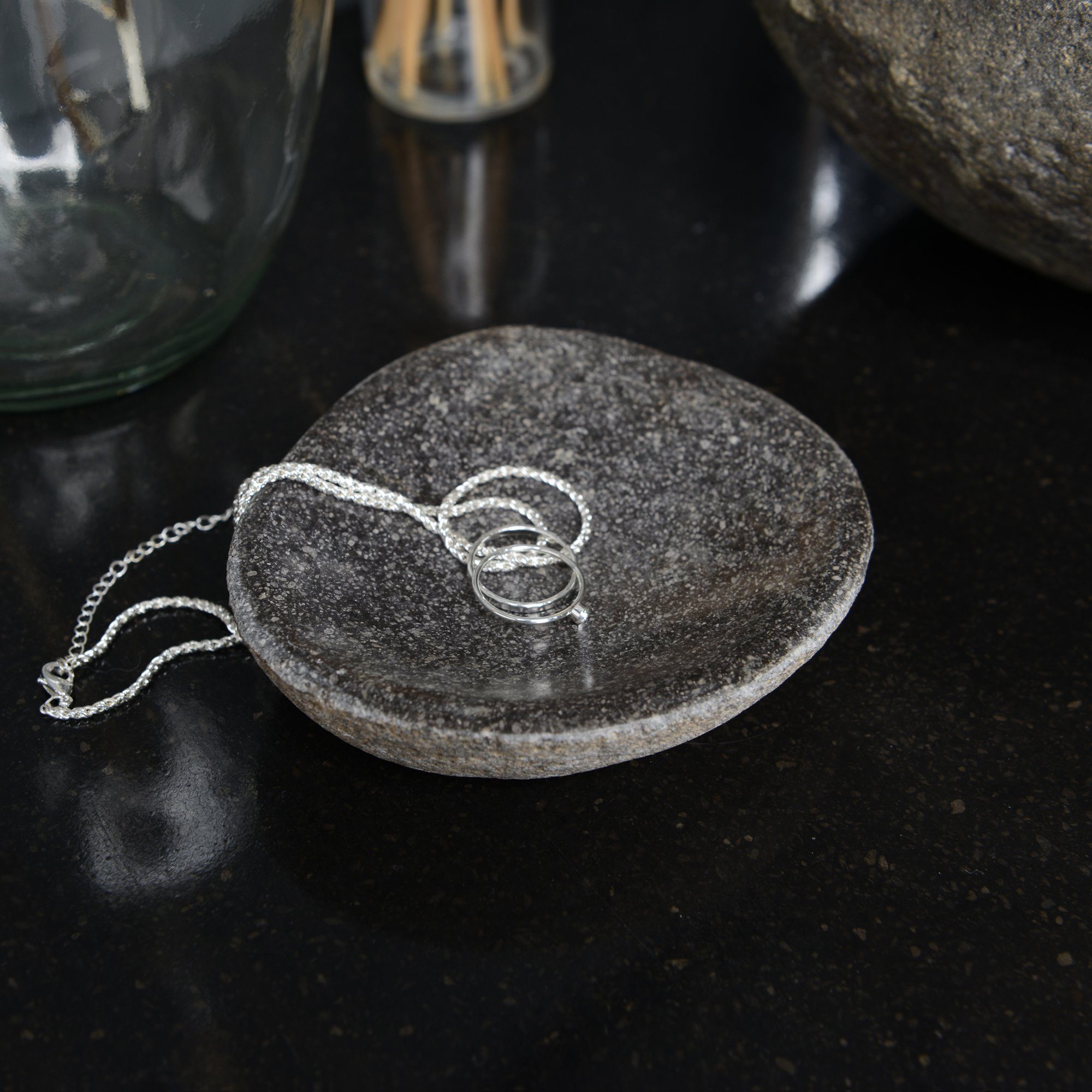 wohnfreuden Seifenschale Naturstein Schale aus Flussstein grau rund 10 cm, günstig online kaufen