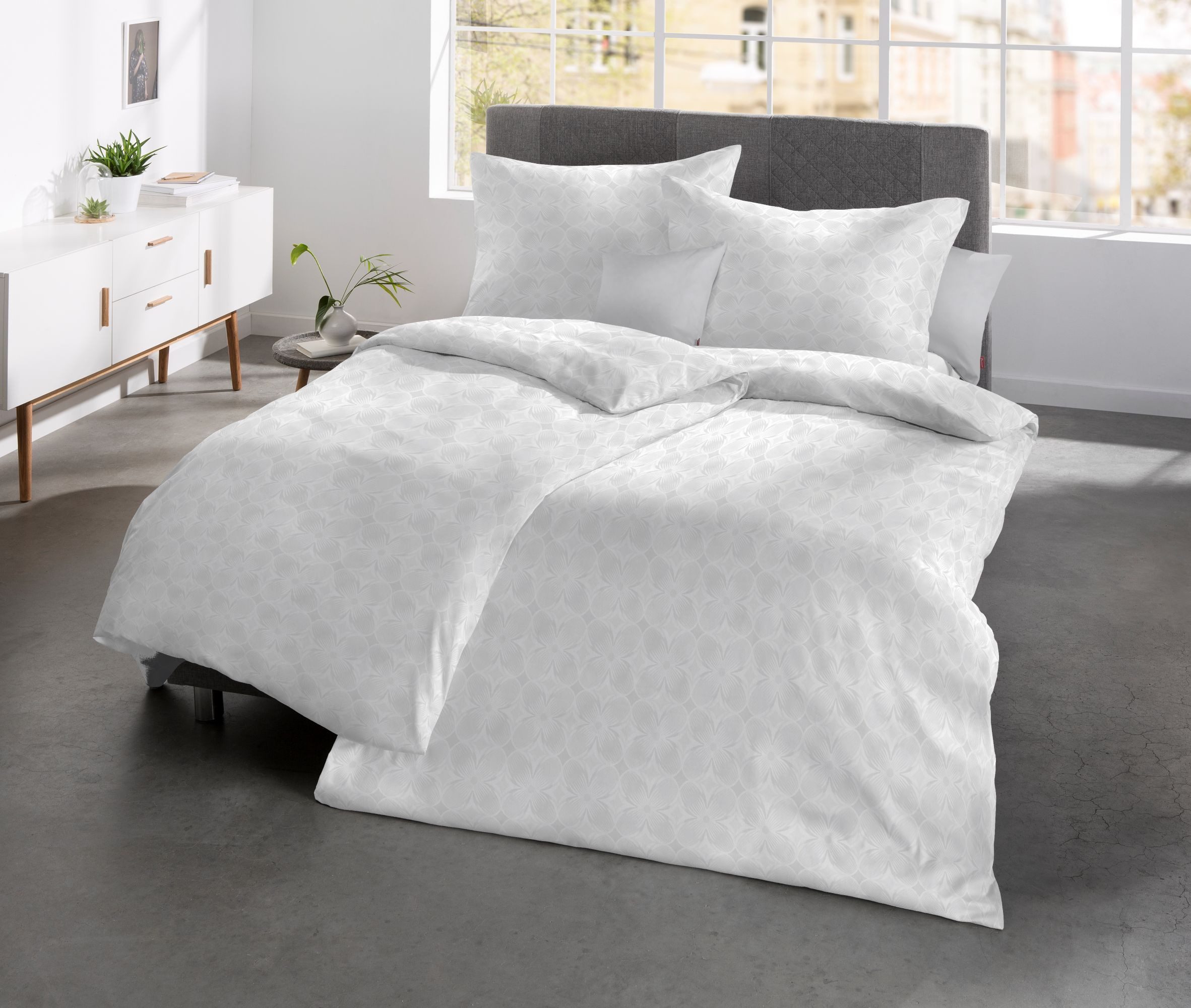 fleuresse Bettwäsche Fleuresse Mako Damast Bettwäsche uni 135x200 Blüten Blumen weiß 454611, Mako Damast, 2 teilig, Jacquard-Gewebe aus feinsten Garnen