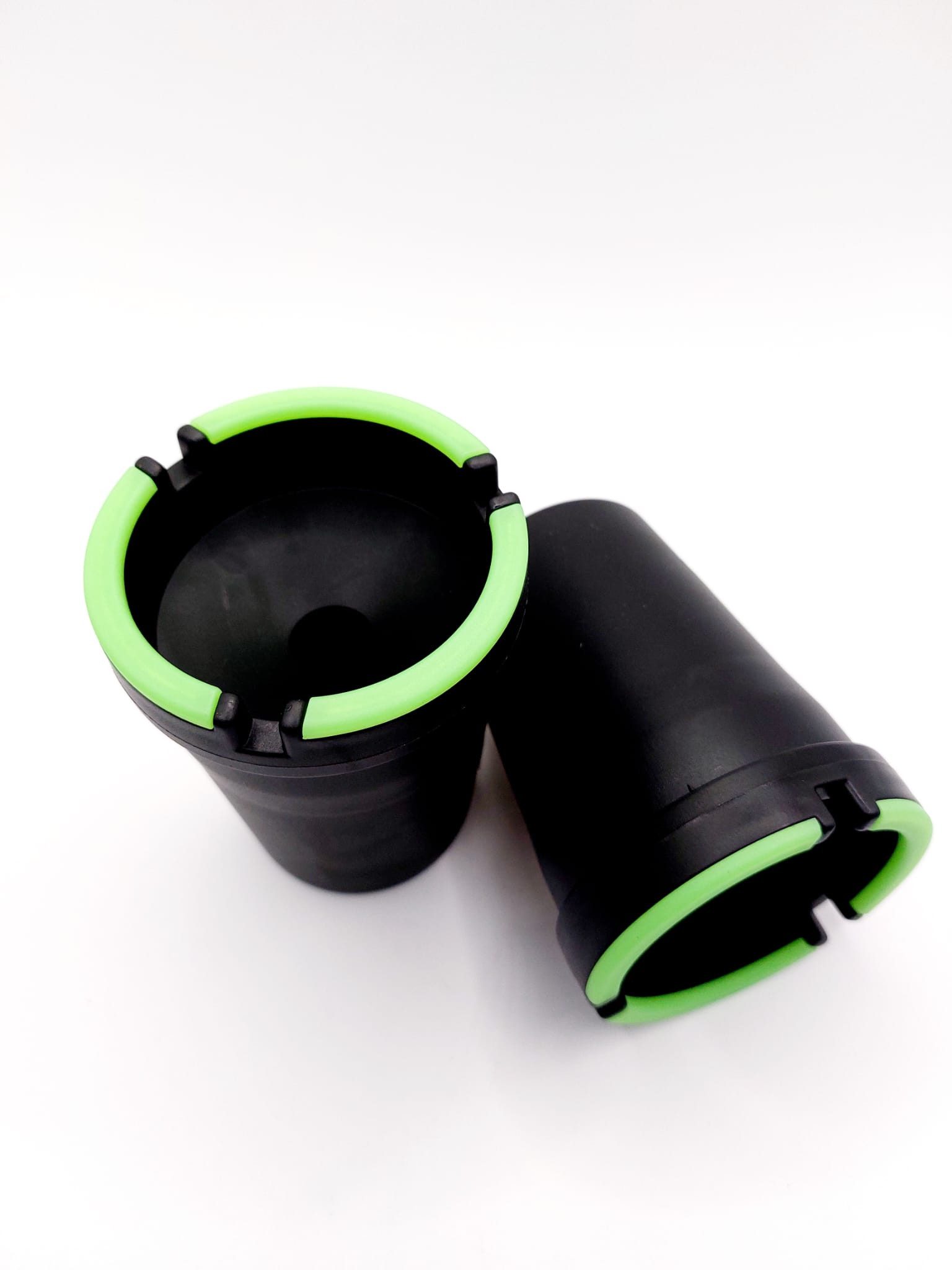 meytrade Aschenbecher Camping und Outdoor glow leuchtende Auto Ascher 2er Set, leuchtet in der Dunkelheit