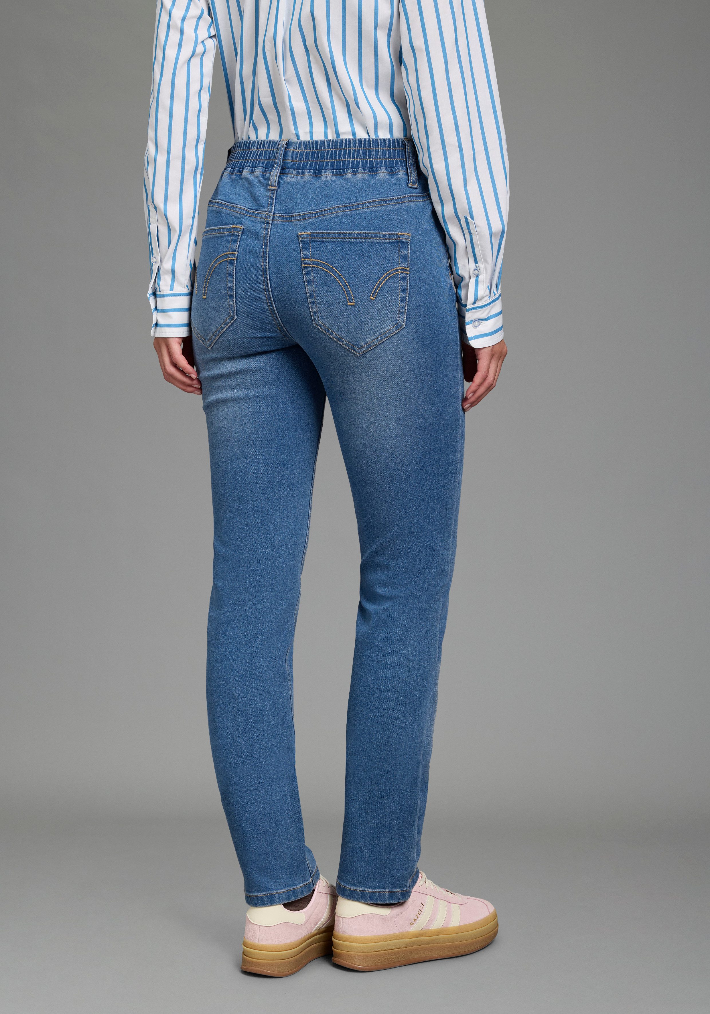 Arizona Relax-fit-Jeans mit Schlupfbund mit weitem Beinverlauf, in elastischer Denim/Jeans-Qualität – Bild 2 von 5