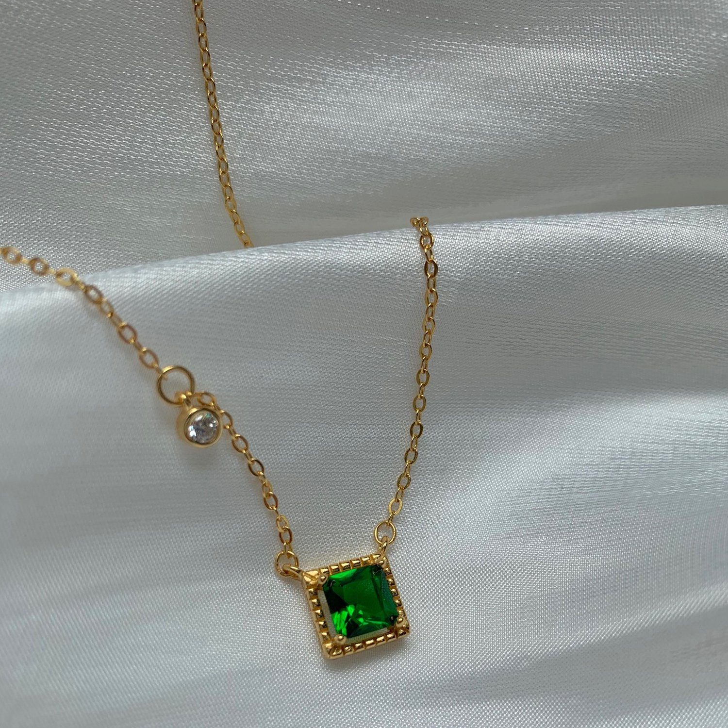 jalleria Charm-Kette Smaragd-Zirkon-Halskette, vergoldet, 18 Zirkon, (1-tlg) weißer Karat Choker
