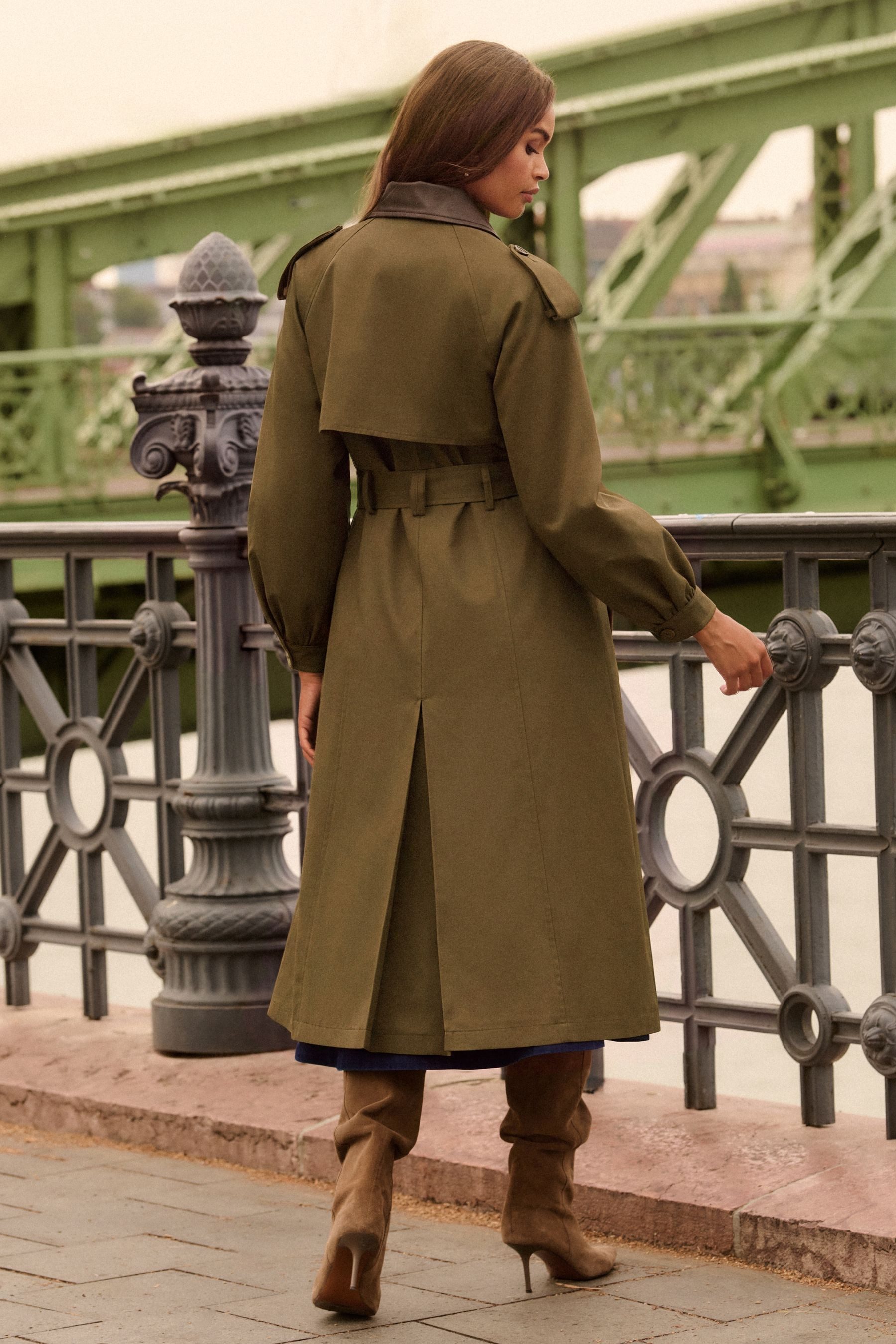 Love & Roses Trenchcoat Love & Roses Trenchcoat, Kurzgröße (1-tlg) – Bild 2 von 5