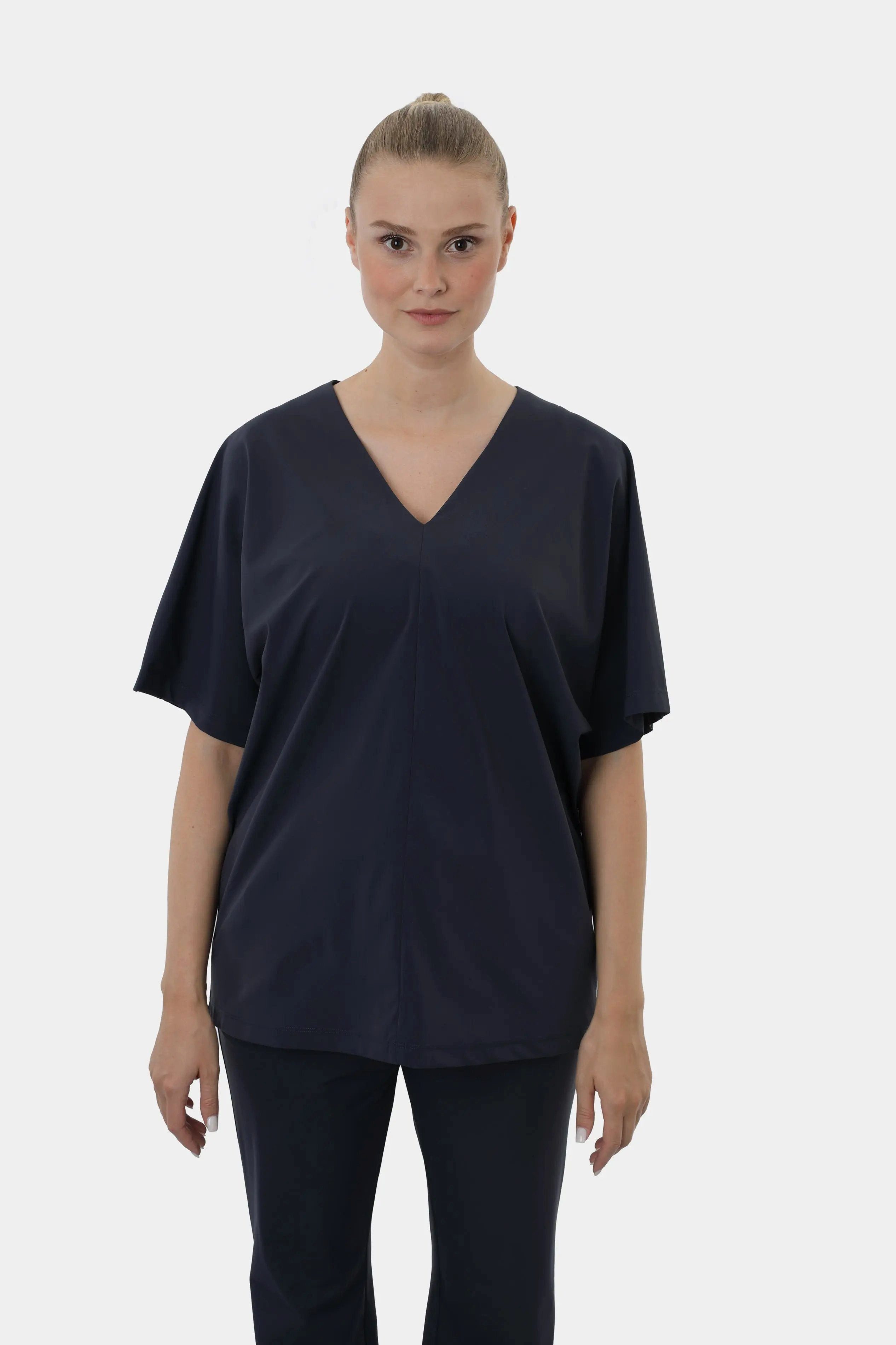 Travel 8 Blusenshirt Damen Wide Fit V-Ausschnitt Blusenshirt Navy – Knitterarm