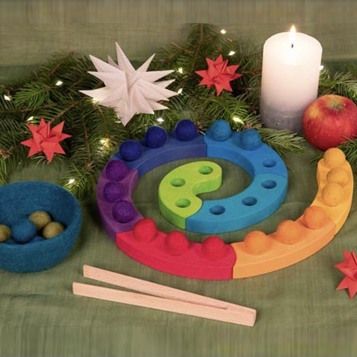 goki Schmuck-Adventskalender Farbsortierspiel und Adventsspirale (29-tlg), aus hochwertigem Ahornholz