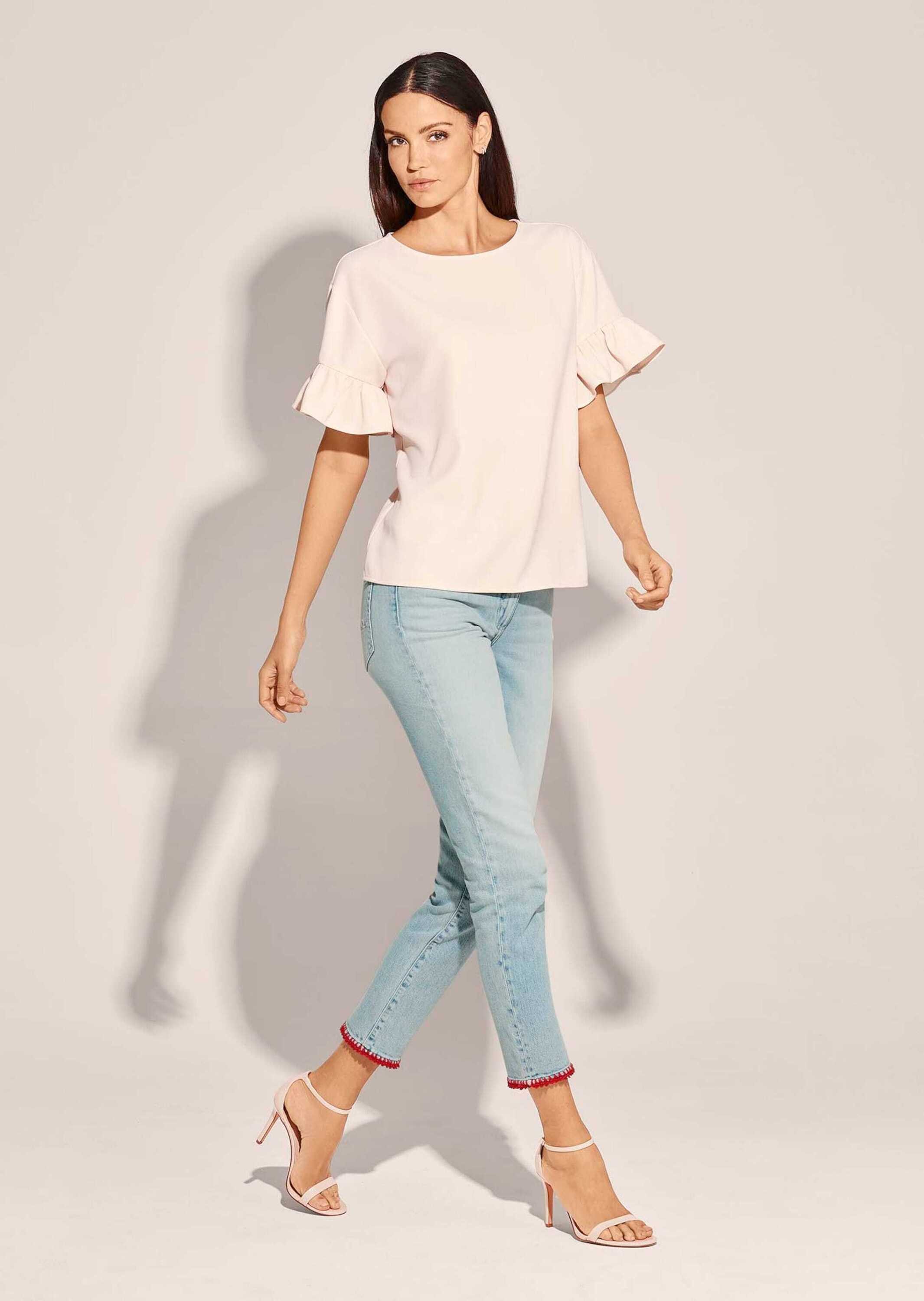 MADELEINE Kurzarmbluse Oversized-Bluse mit Volants, Kurzarm Uni-Design, runder Ausschnitt, Knopfverschluss hinten