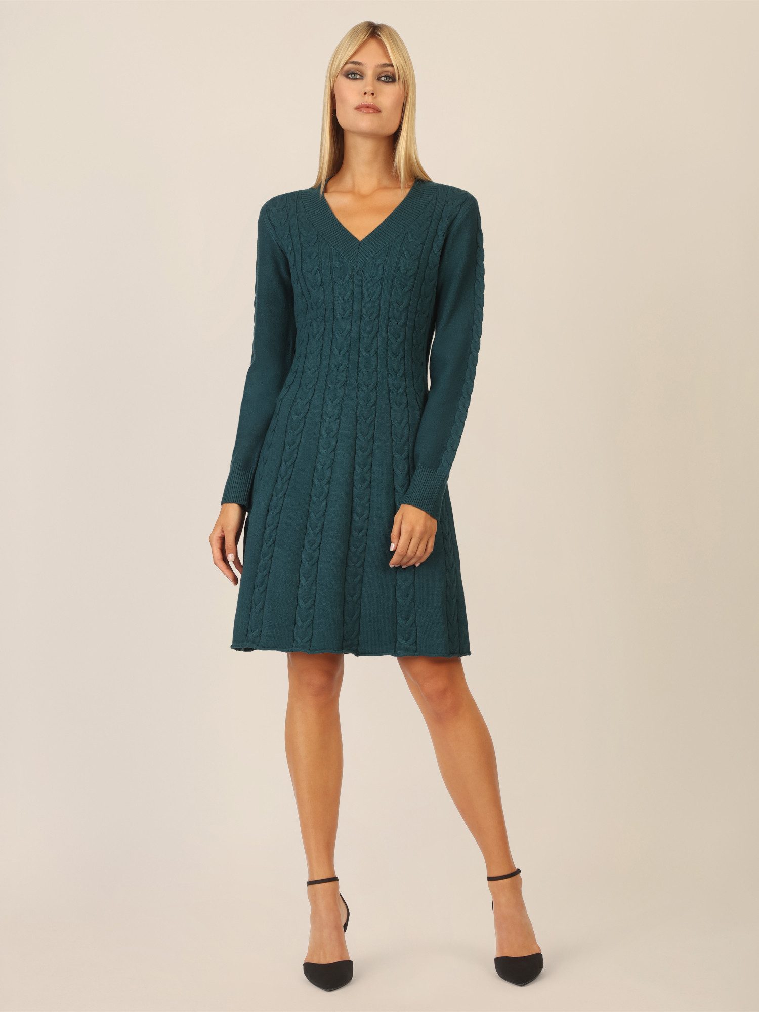 Apart Strickkleid mit Zopfmuster und V-Ausschnitt günstig online kaufen