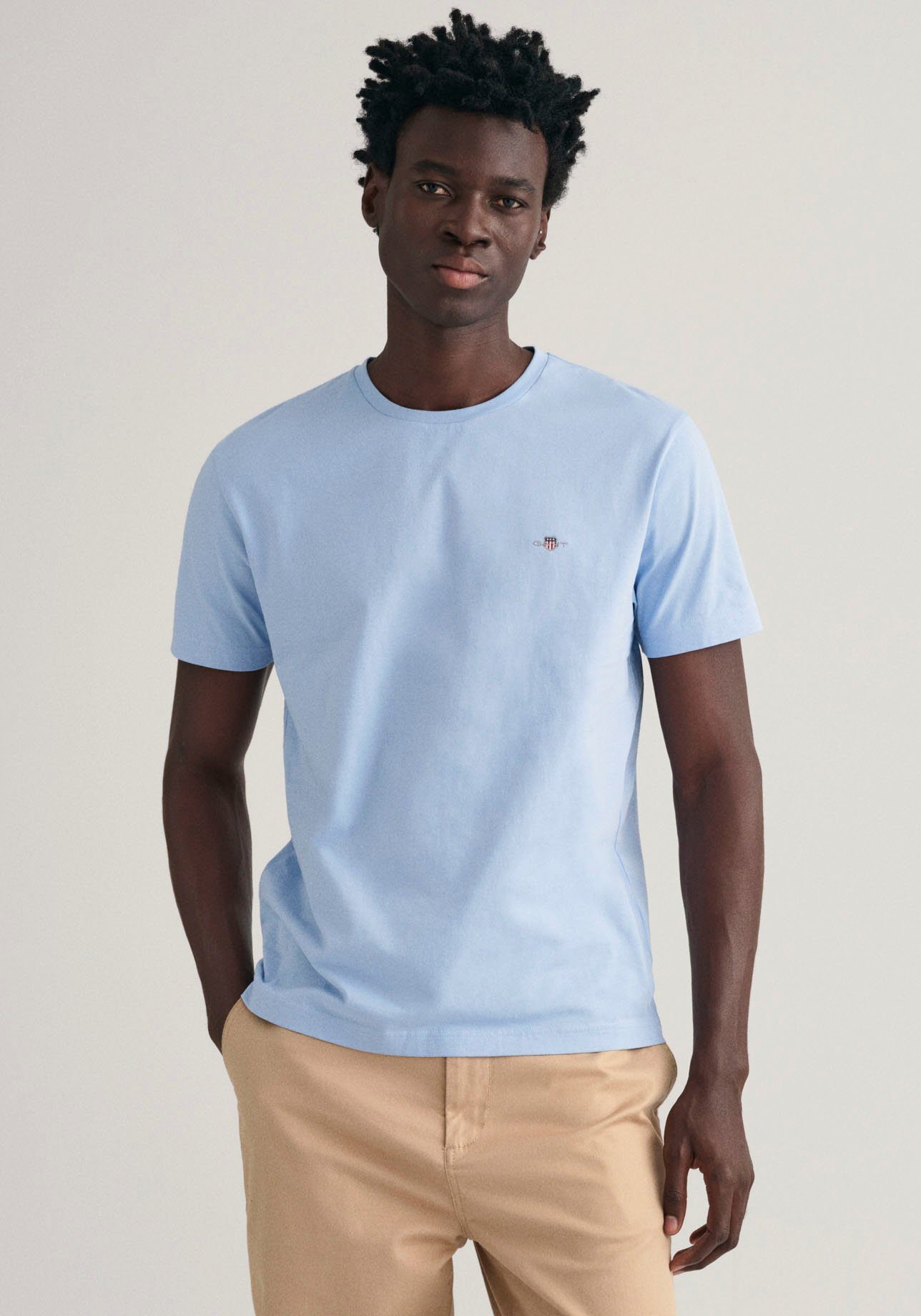 Gant T-Shirt REG SHIELD SS T-SHIRT mit Logostickerei auf der Brust capri blue