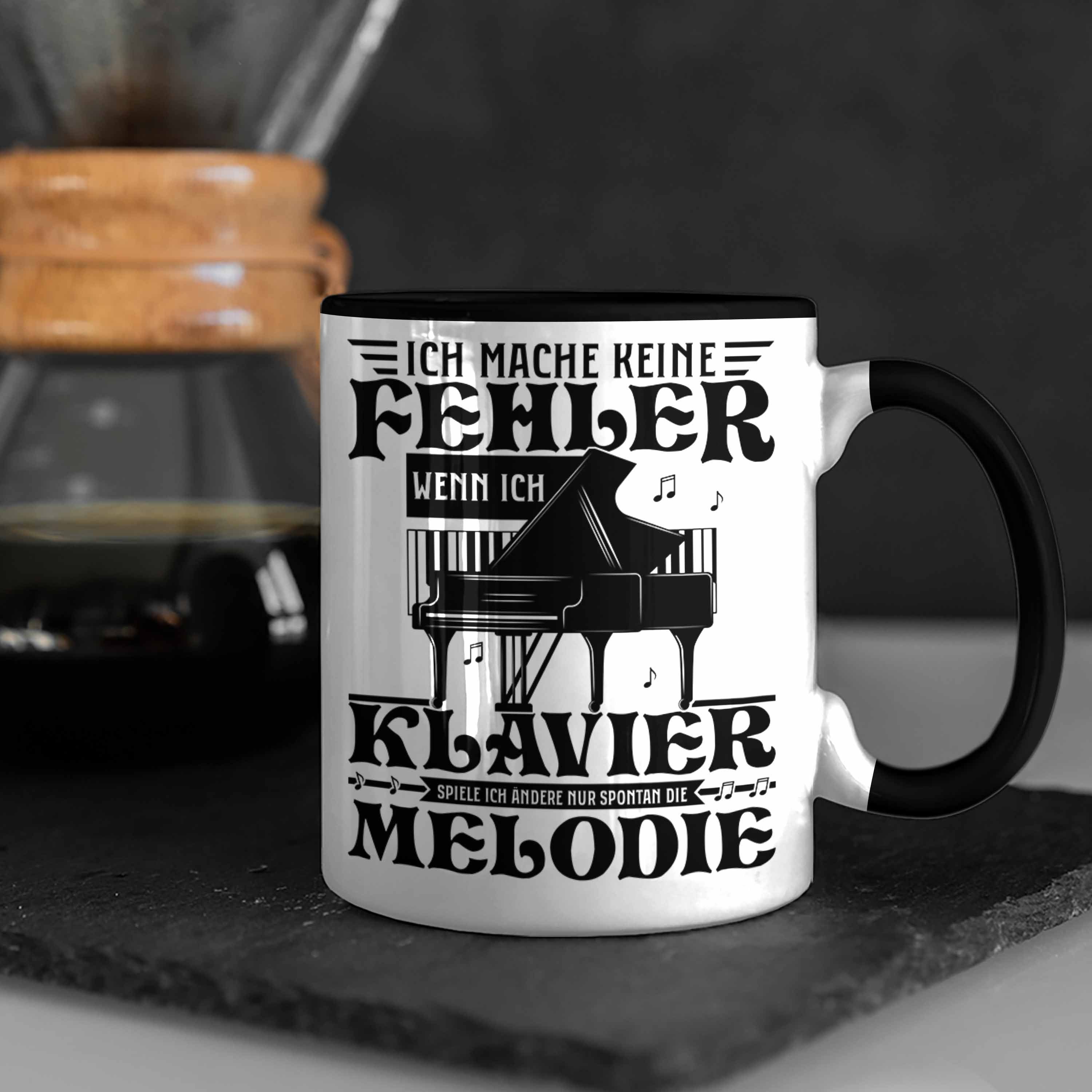 Trendation Tasse Klavier-Spieler Geschenk Klavier Geschenkidee Flüg Kaffee-Becher Schwarz Tasse