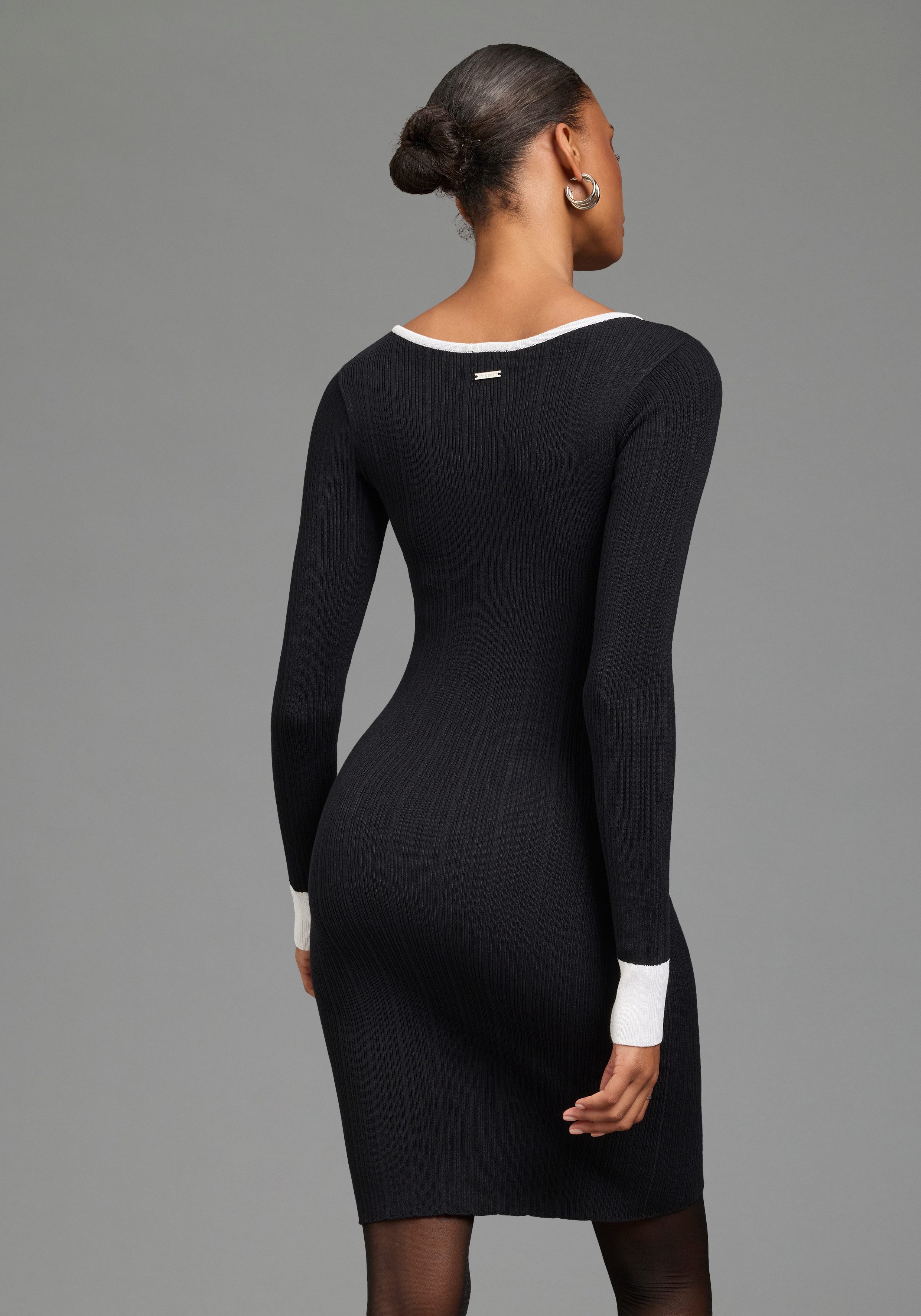 Bruno Banani Strickkleid mit figurbetonter Passform, auch in großen Größen. € 49,99, (€ 49,99 pro 1 Stk).