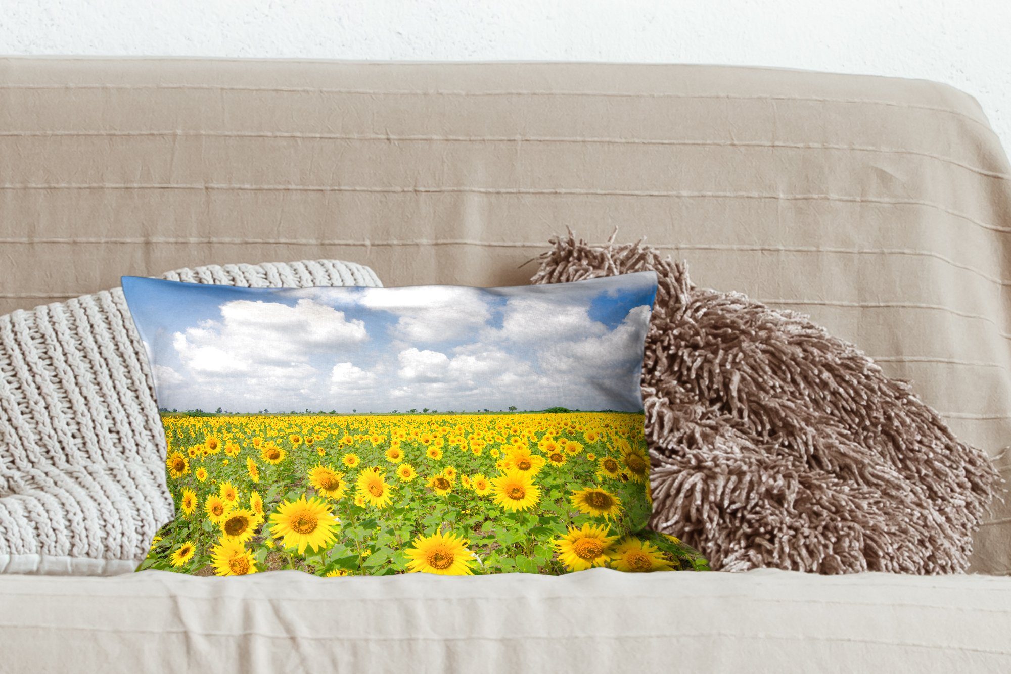 Landschaft, - MuchoWow Füllung, Schlafzimmer Zierkissen, Dekoration, mit Sonnenblumen - Blumen - - Dekokissen Dekokissen Natur Gelb Wohzimmer - Wolken