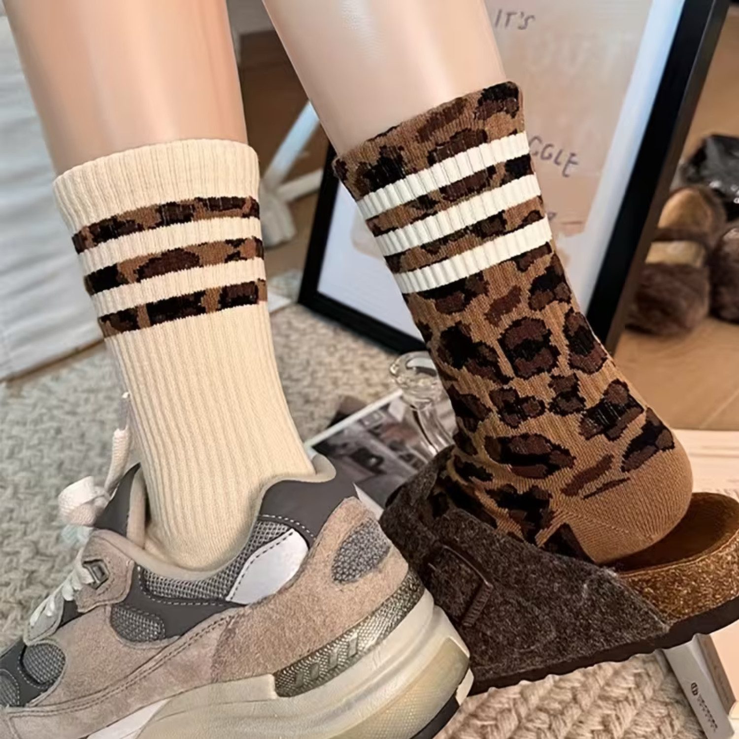 XCOAST Freizeitsocken Damen Socken Leo Muster 4 Paar – Retro Sneaker Socken (Sneaker Socken Damen 4 Paar, 4-Paar, Animal Print Socken) Sorgt für angenehmes Fußklima