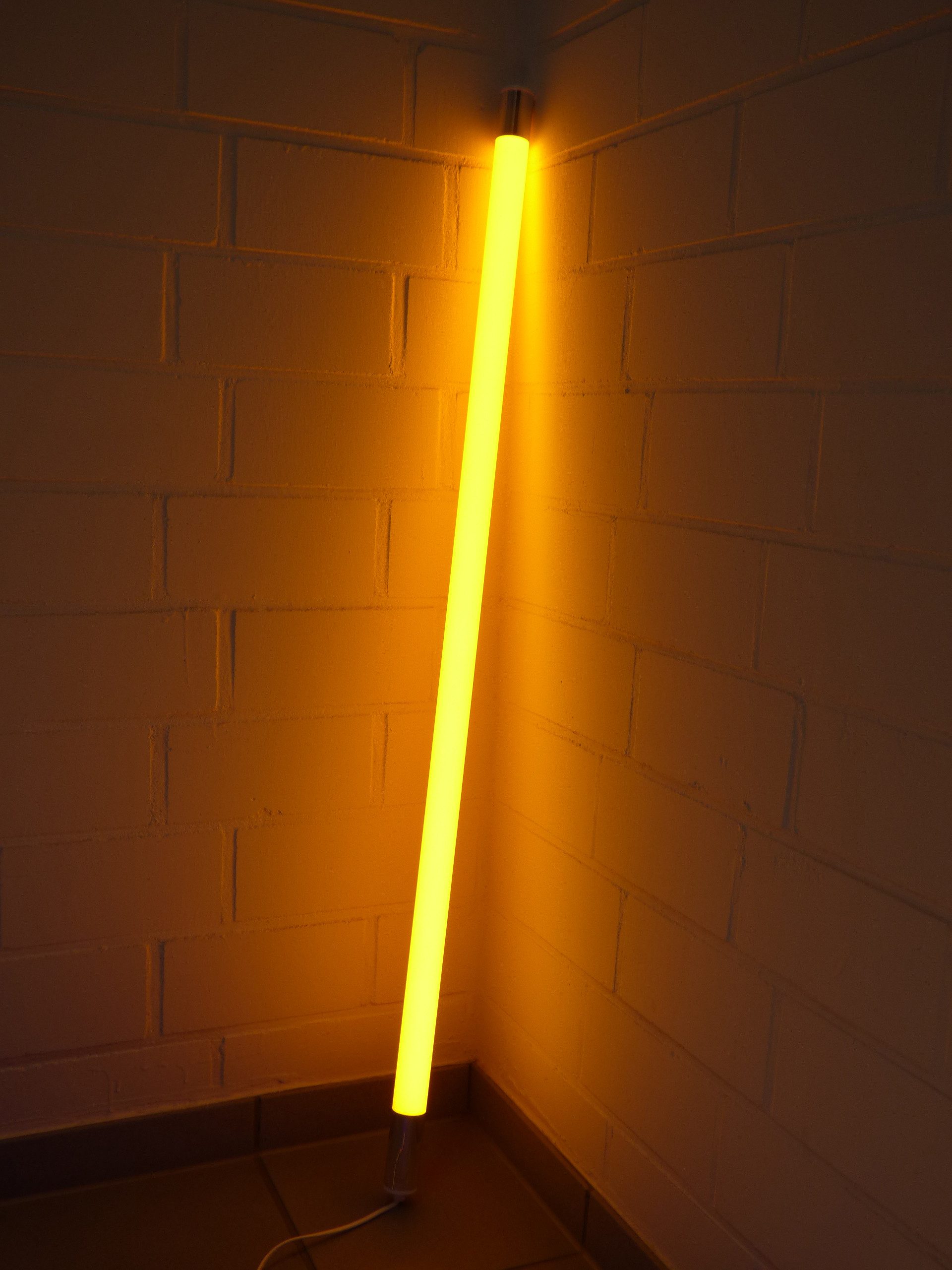 XENON LED Wandleuchte 5425 LED VISION Röhre matt 123cm schwarze Kappe Acryl günstig online kaufen