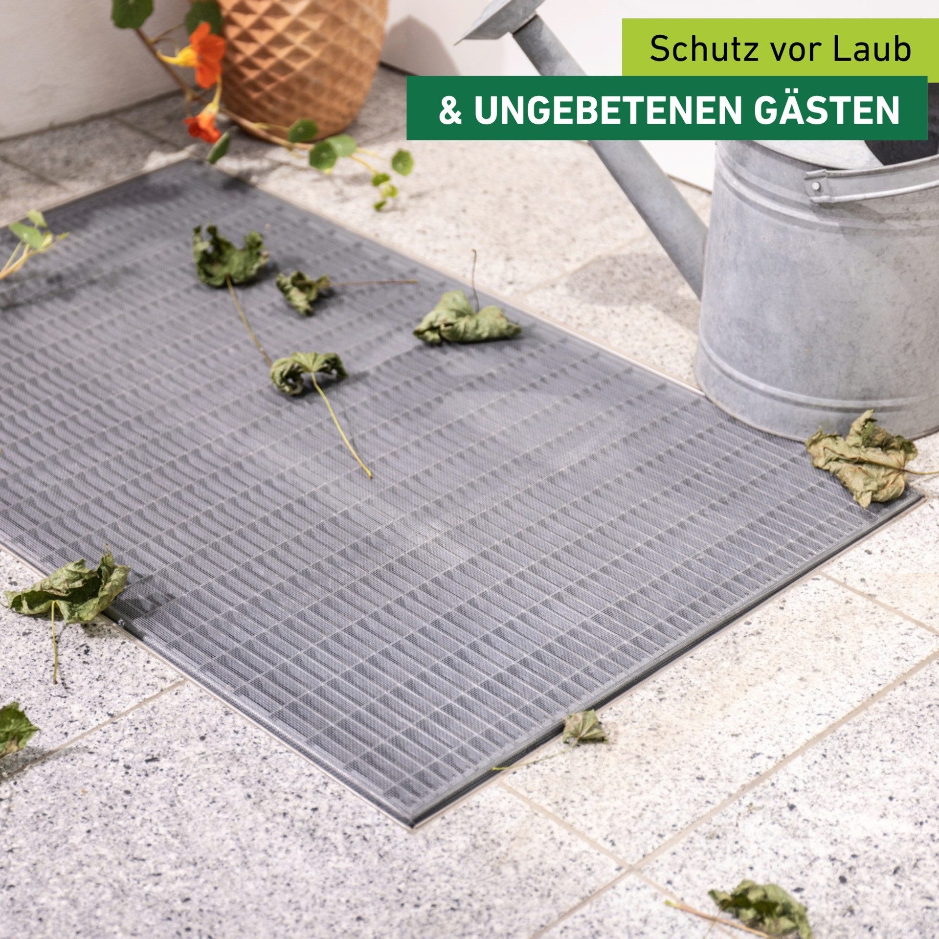 Windhager Lichtschachtabdeckung zuverlässiger Schutz vor Laub, Ungeziefer, Kellerschacht Schutzgitter, (1-St), individuell kürzbar, erhältlich in Alu-, Edelstahl-, Fiberglasgewebe