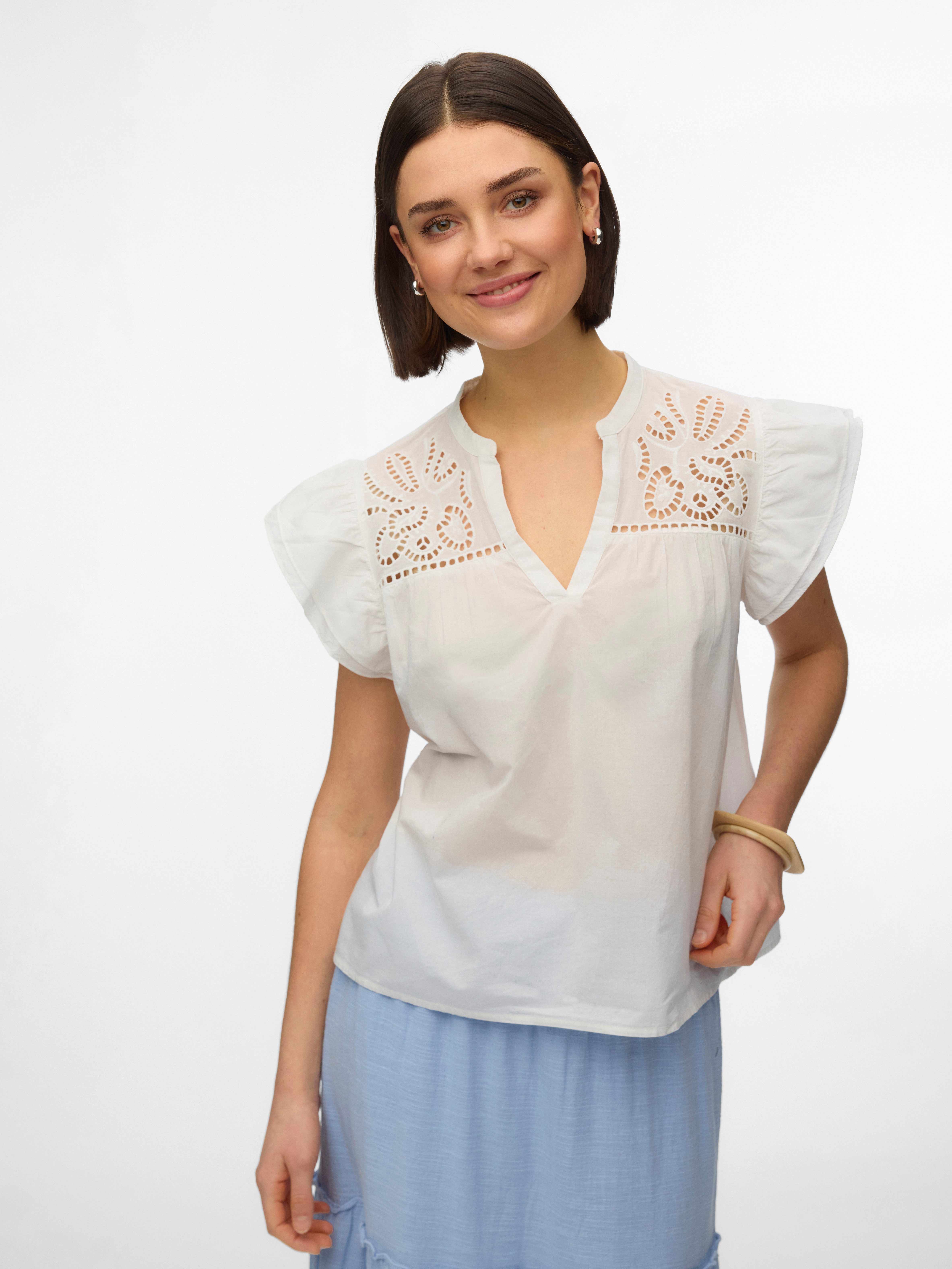 Vero Moda Kurzarmbluse VMLINE SS V-NECK TOP WVN NOOS Baumwolle, Lochstickerei