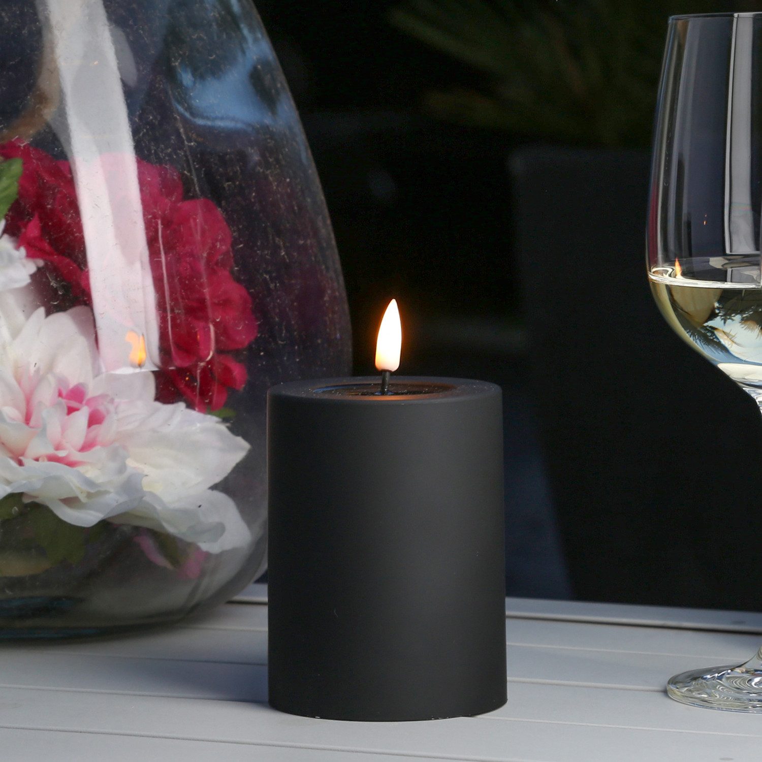 Deluxe Homeart LED-Kerze MIA für Außen 3D Flamme flackernd H: 10cm D: 7,5cm outdoor schwarz, LED Classic, warmweiß (2100K bis 3000K)
