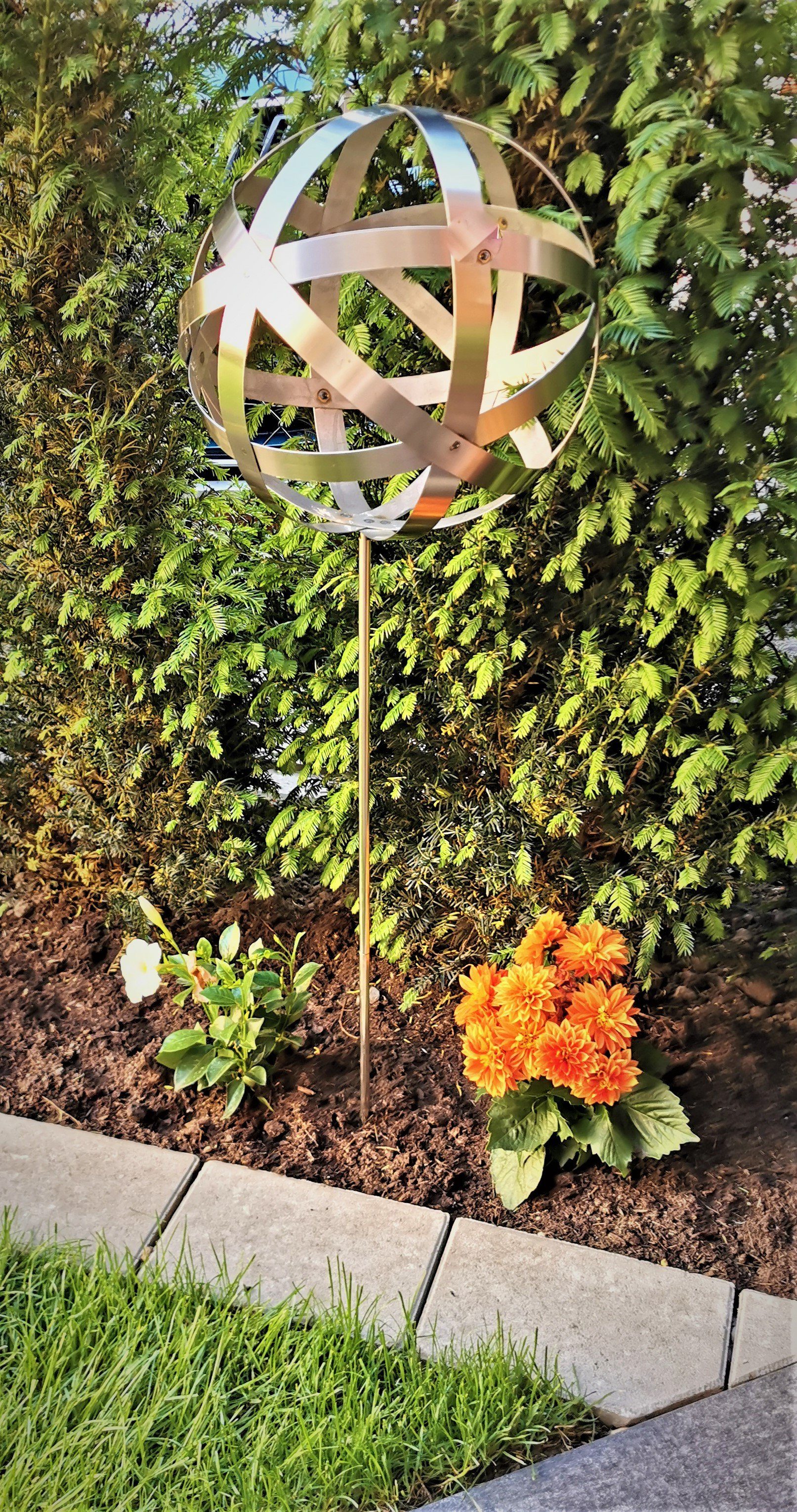 Jürgen Bocker Garten-Ambiente Gartenstecker Rosenkugel Geflecht Edelstahl matt gebürstet in verschiedenen Größen mit Stab 80 cm Streifenkugel Geflechtkugel