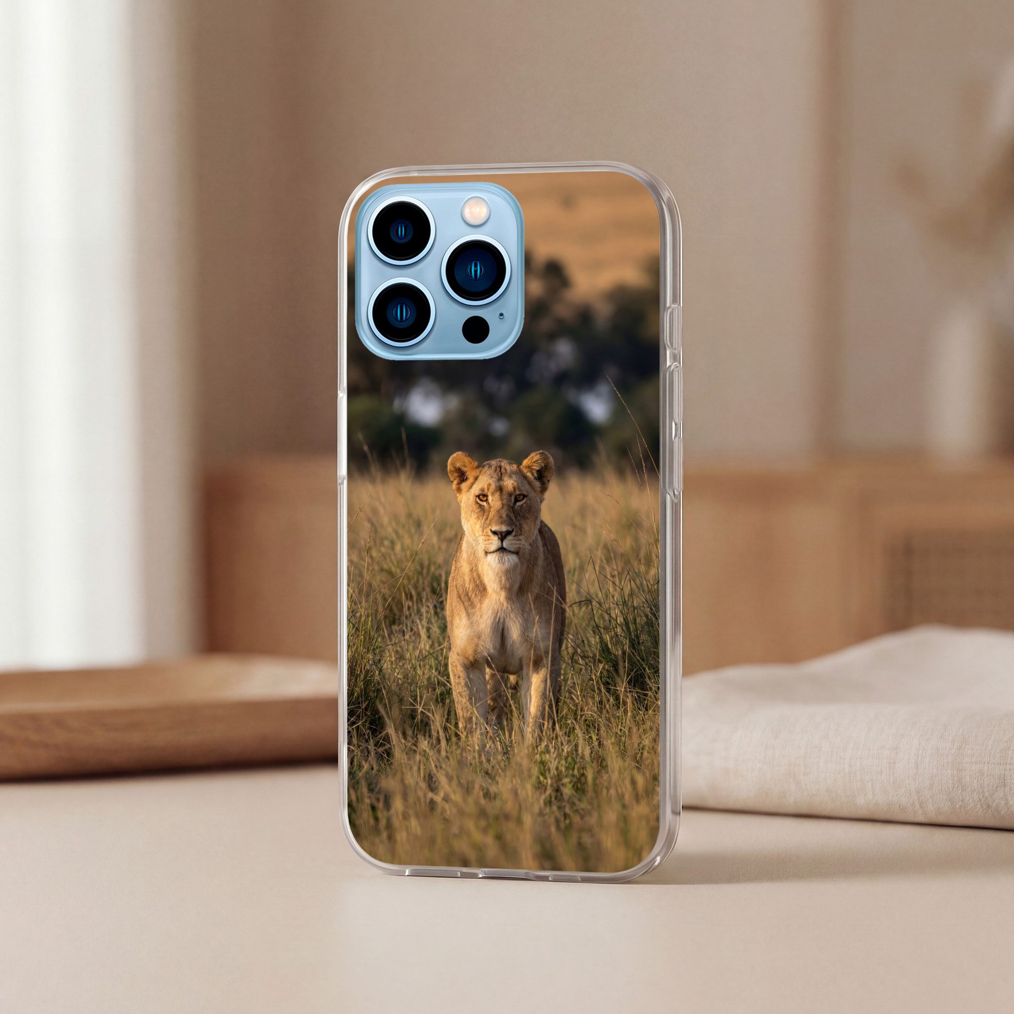 MuchoWow Handyhülle für Apple iPhone 13 Pro Löwin - Gras - Gelb, Smartphone-Bumper, Print, Handy Schutzhülle Dünn