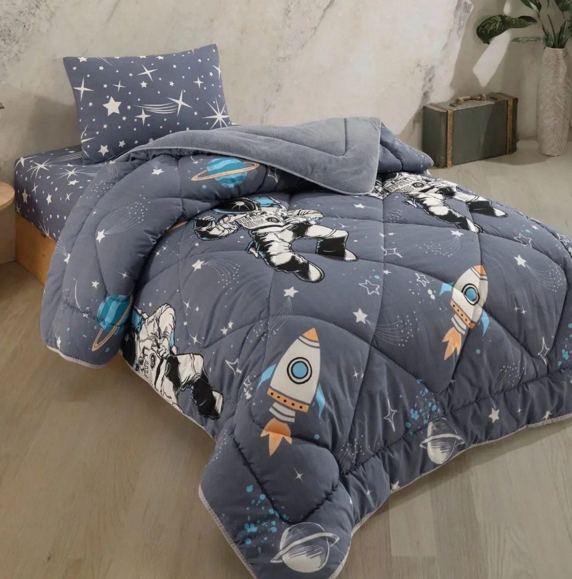 Formeya Kinderbettwäsche Astronauten Wellsoft Wendesteppdecke 155x220 cm mit Spannbettlaken