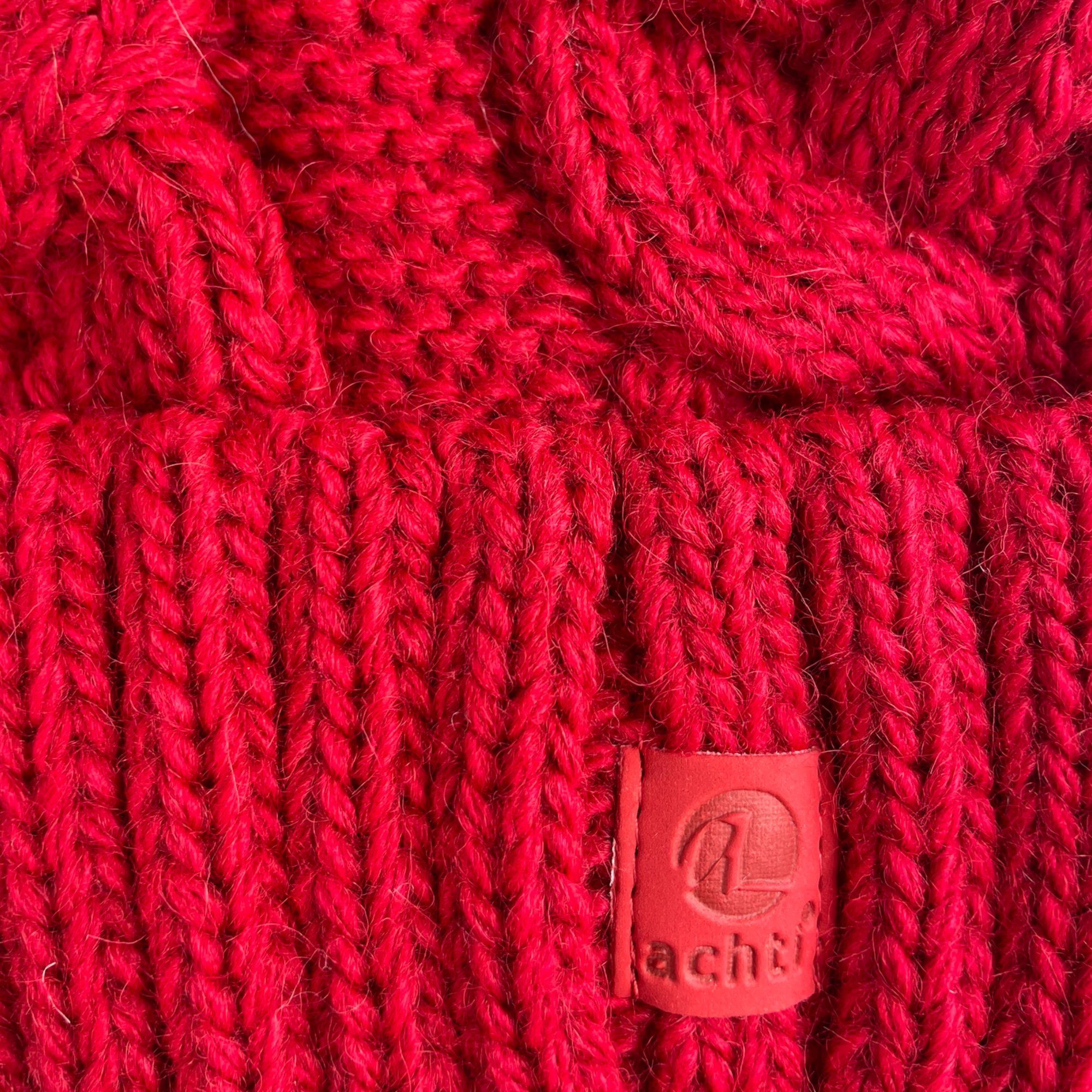 Loopschal einfarbig, Mütze & & Bommel, & Taschen4life rot Loop) Strick (Strickmütze achti Set großer Beanie Logo-Label Schal Bommelmütze 910