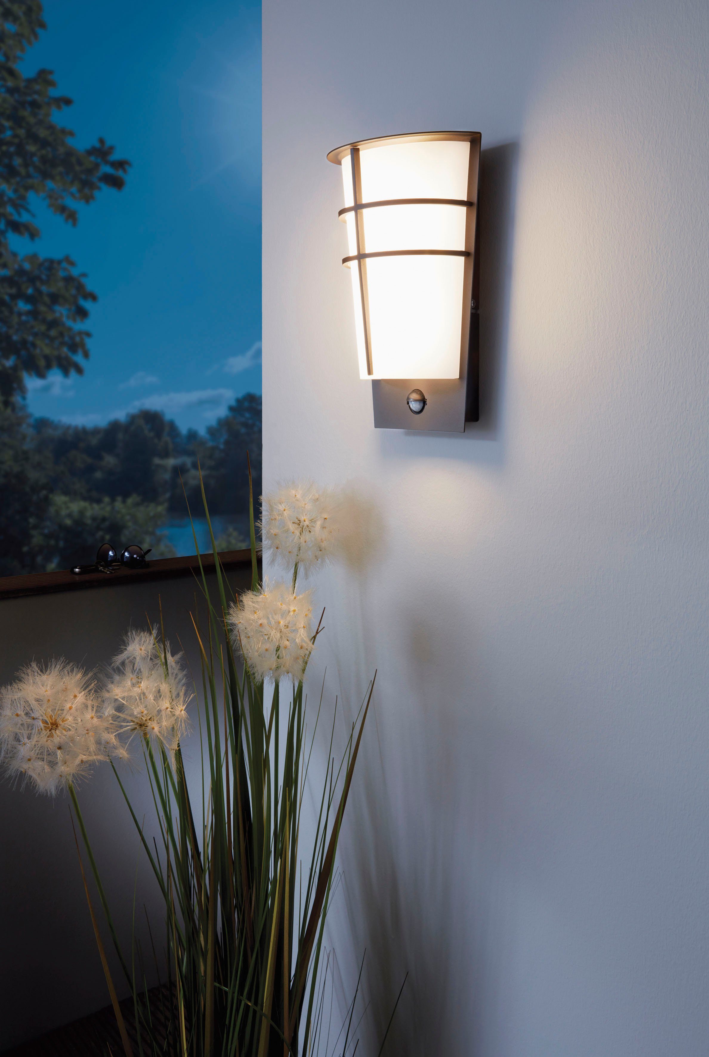 anthrazit Eckmontage LED einstellbar, fest tauschbar integriert, Außen-Wandleuchte Leuchtdauer LED Bewegungsmelder, möglich, LED Warmweiß, BREGANZO1, EGLO