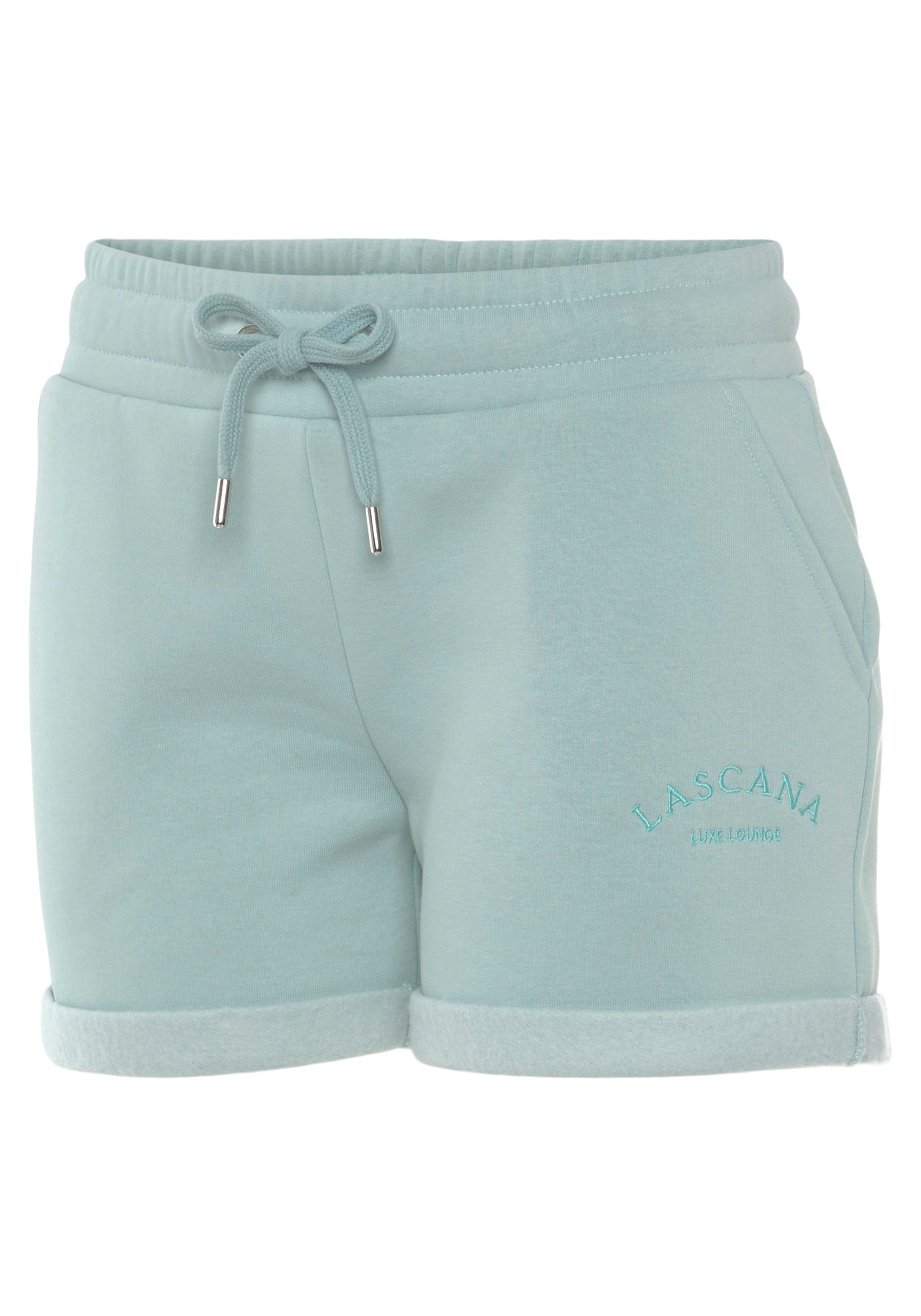 LASCANA Relaxshorts mit seitlichen Taschen und Logostickerei, Loungewear